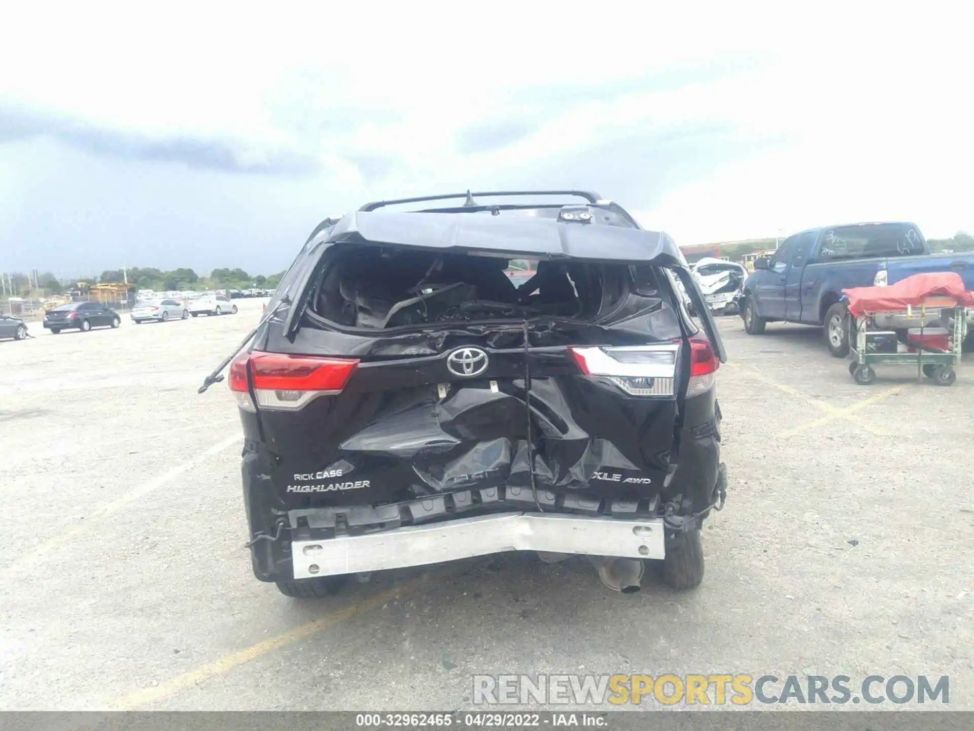 6 Photograph of a damaged car 5TDJZRFH6KS594301 TOYOTA HIGHLANDER 2019