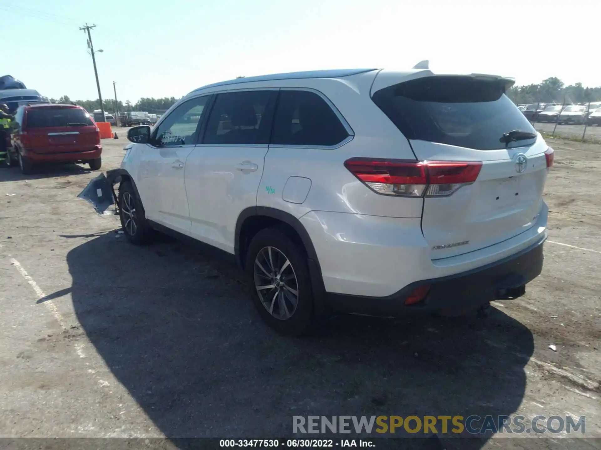 3 Photograph of a damaged car 5TDJZRFH6KS594492 TOYOTA HIGHLANDER 2019