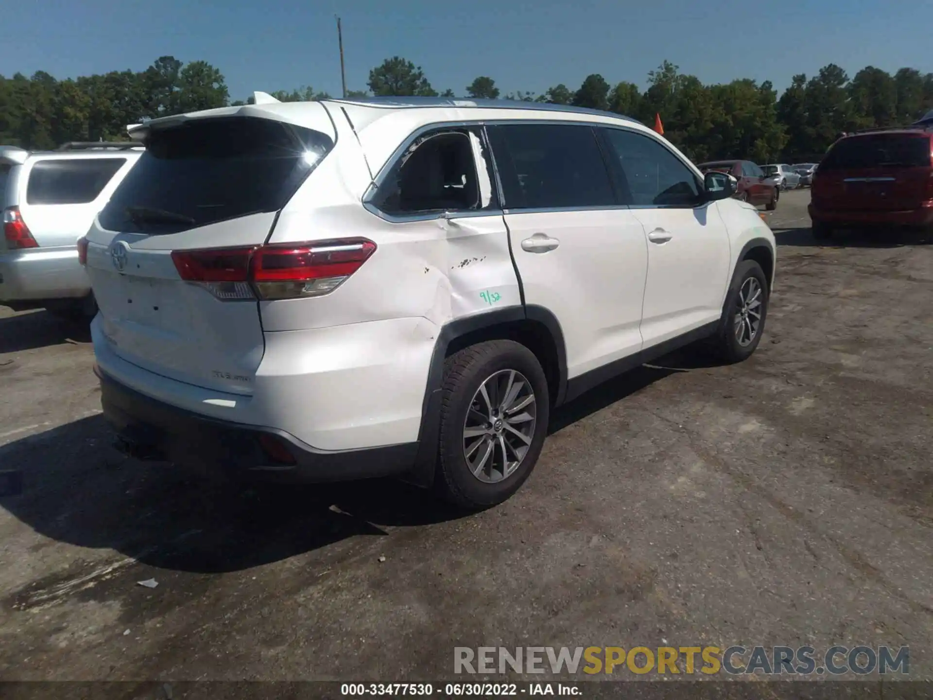 4 Photograph of a damaged car 5TDJZRFH6KS594492 TOYOTA HIGHLANDER 2019