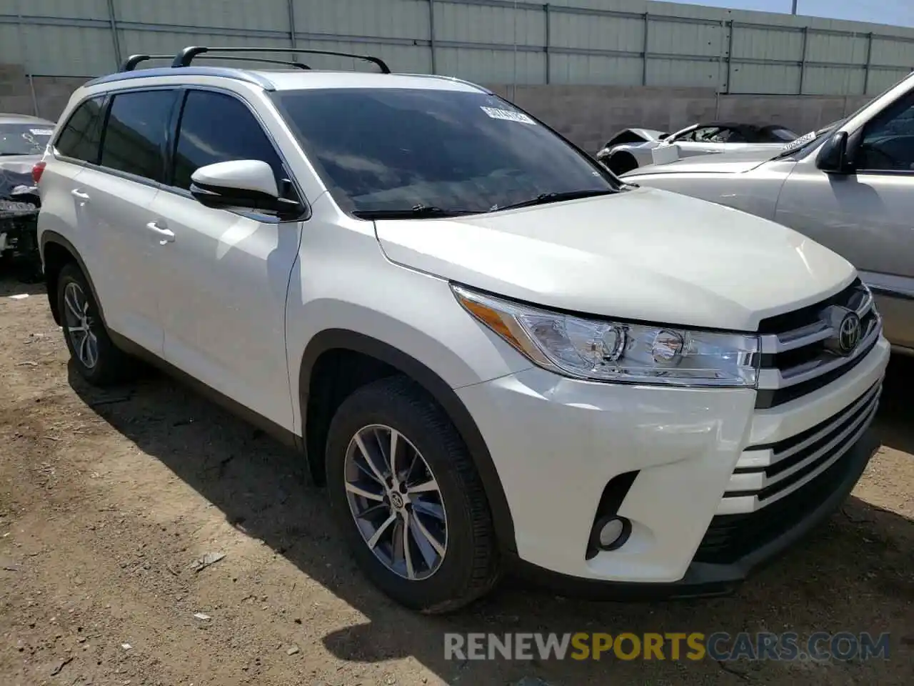 1 Photograph of a damaged car 5TDJZRFH6KS595044 TOYOTA HIGHLANDER 2019