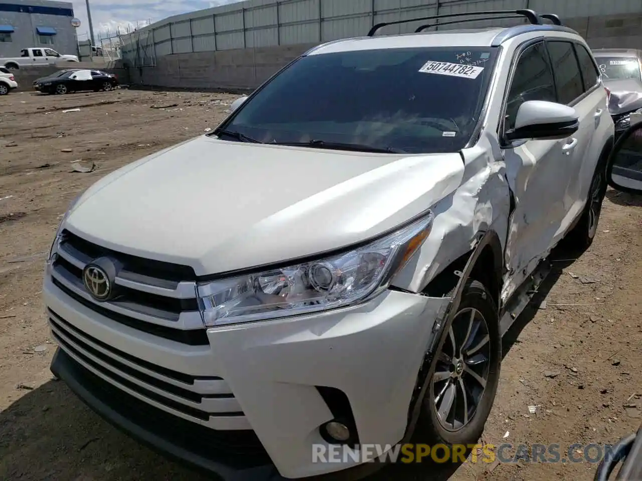 2 Photograph of a damaged car 5TDJZRFH6KS595044 TOYOTA HIGHLANDER 2019