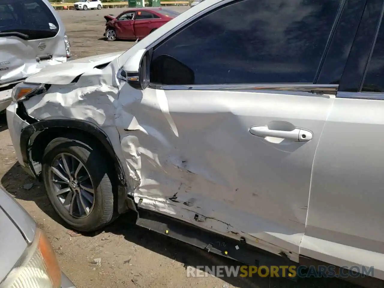 9 Photograph of a damaged car 5TDJZRFH6KS595044 TOYOTA HIGHLANDER 2019