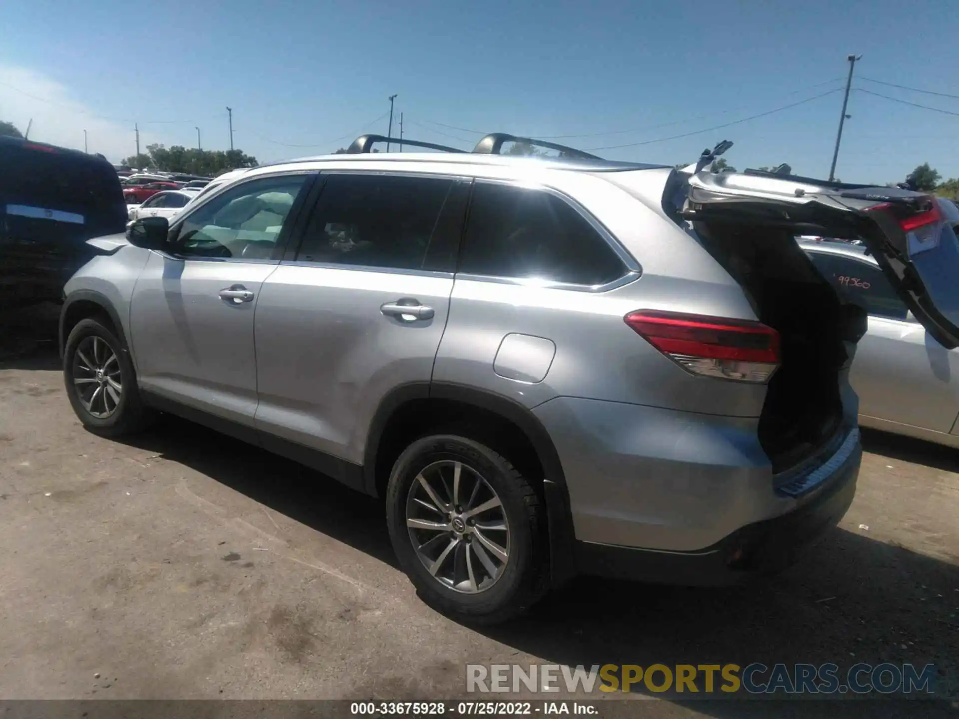 3 Photograph of a damaged car 5TDJZRFH6KS595383 TOYOTA HIGHLANDER 2019