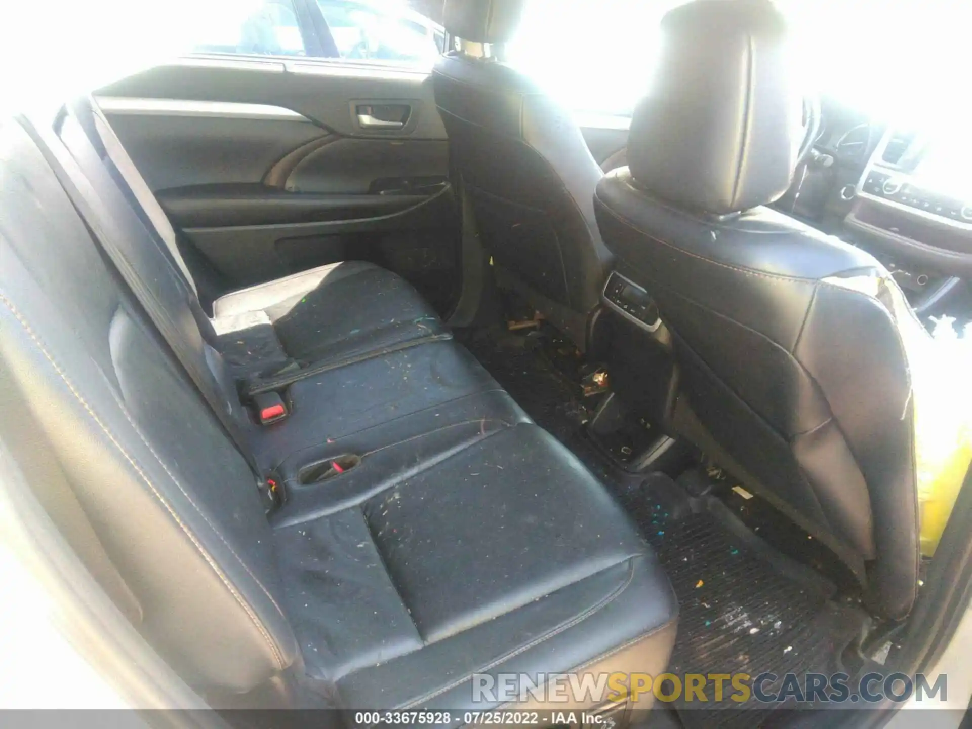 8 Photograph of a damaged car 5TDJZRFH6KS595383 TOYOTA HIGHLANDER 2019