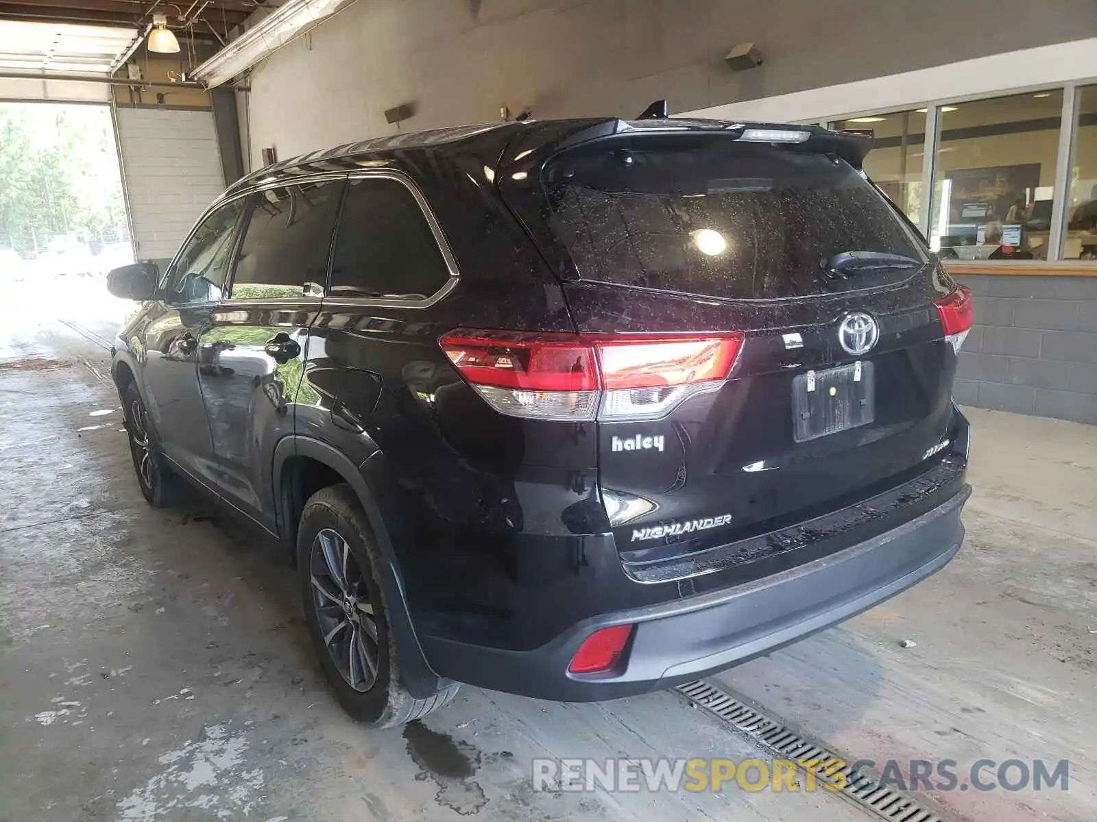 3 Photograph of a damaged car 5TDJZRFH6KS598431 TOYOTA HIGHLANDER 2019