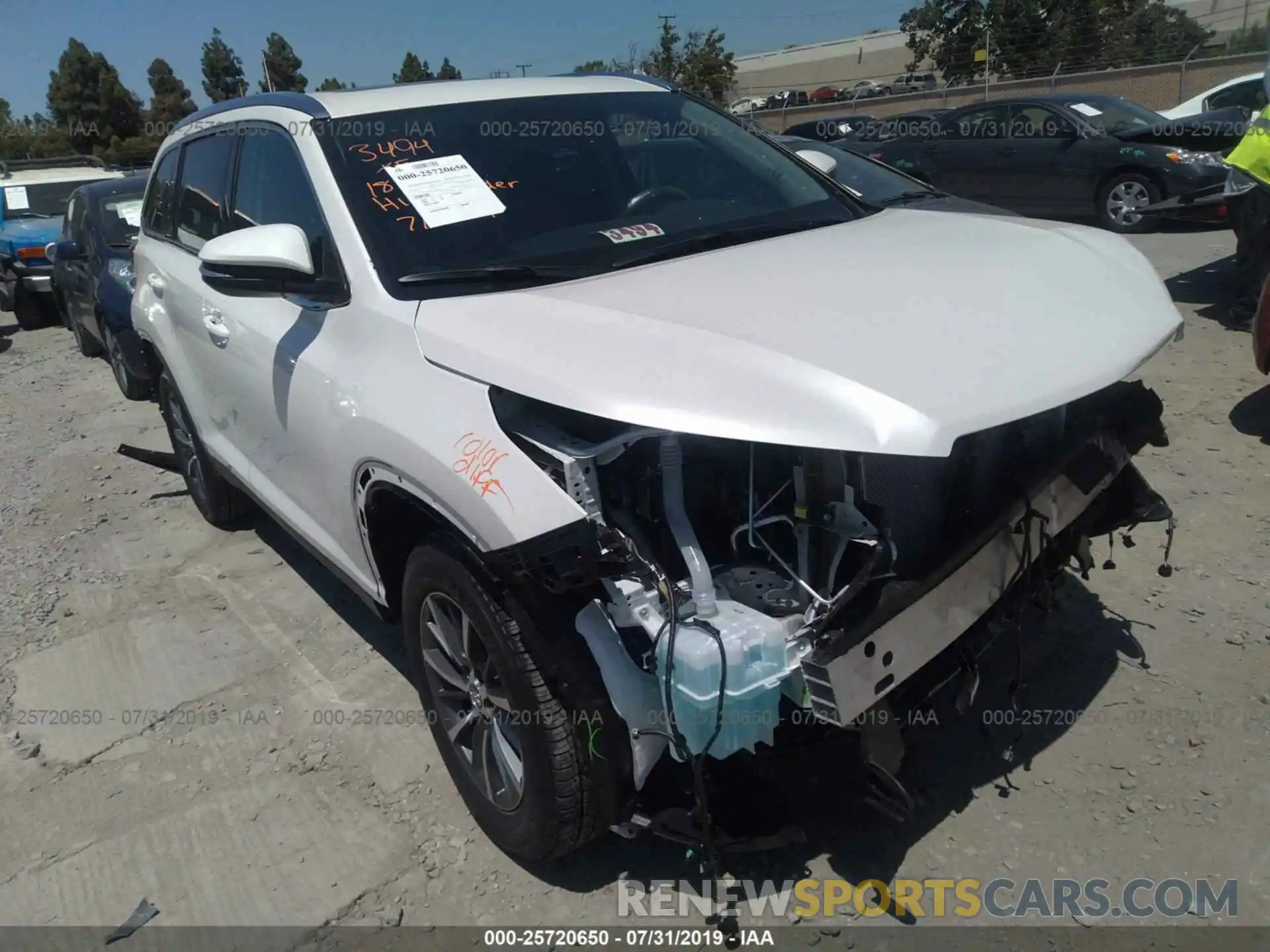 1 Photograph of a damaged car 5TDJZRFH6KS598543 TOYOTA HIGHLANDER 2019