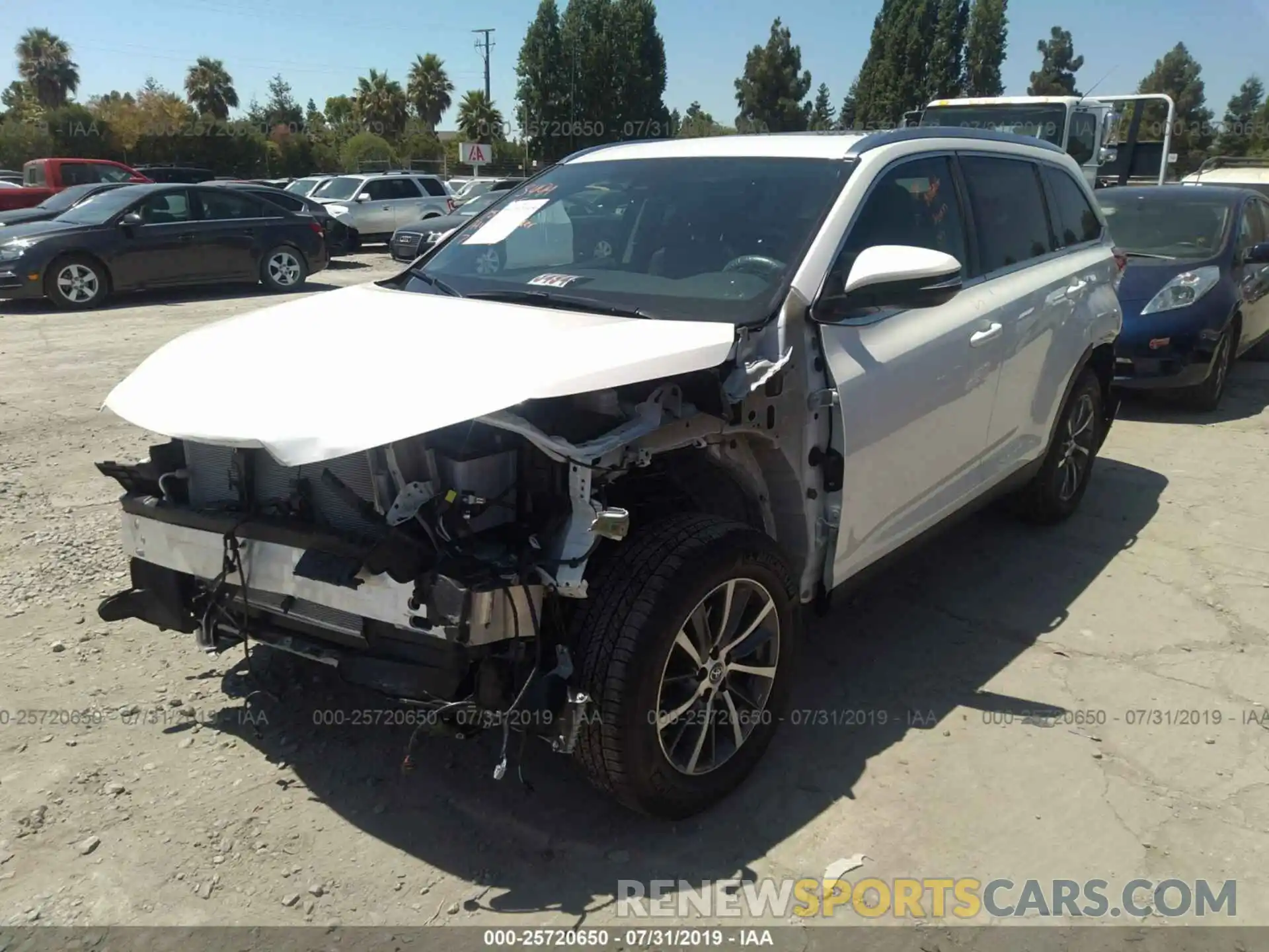 2 Photograph of a damaged car 5TDJZRFH6KS598543 TOYOTA HIGHLANDER 2019