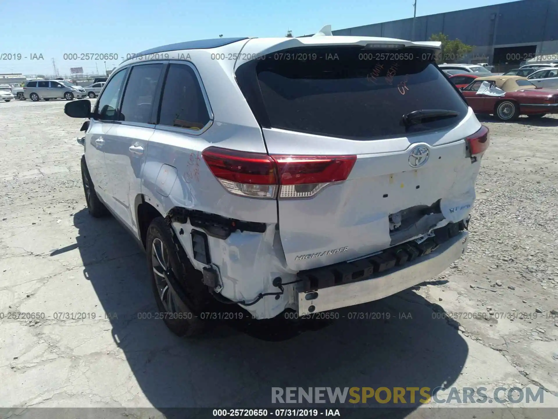 3 Photograph of a damaged car 5TDJZRFH6KS598543 TOYOTA HIGHLANDER 2019