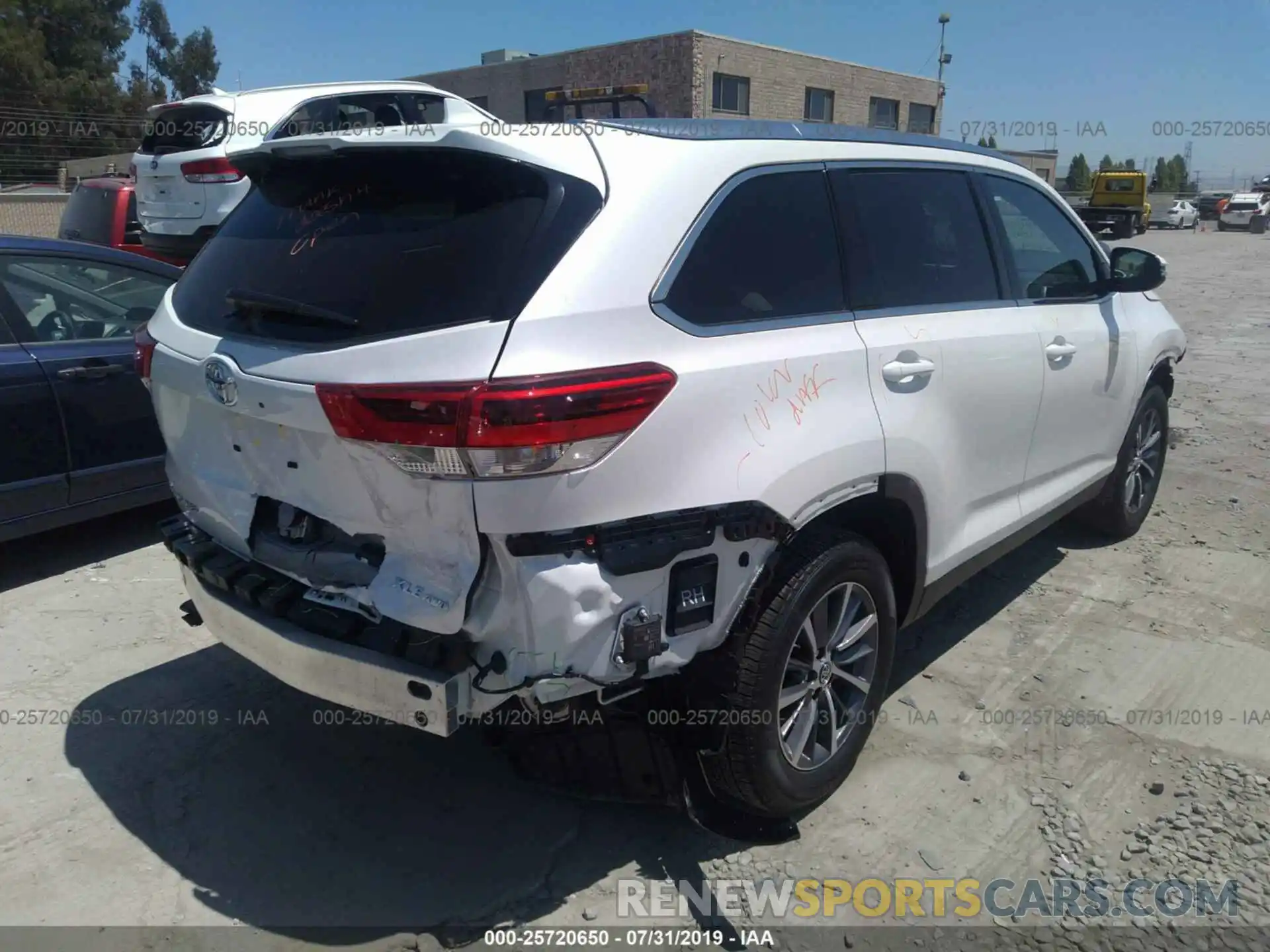 4 Фотография поврежденного автомобиля 5TDJZRFH6KS598543 TOYOTA HIGHLANDER 2019