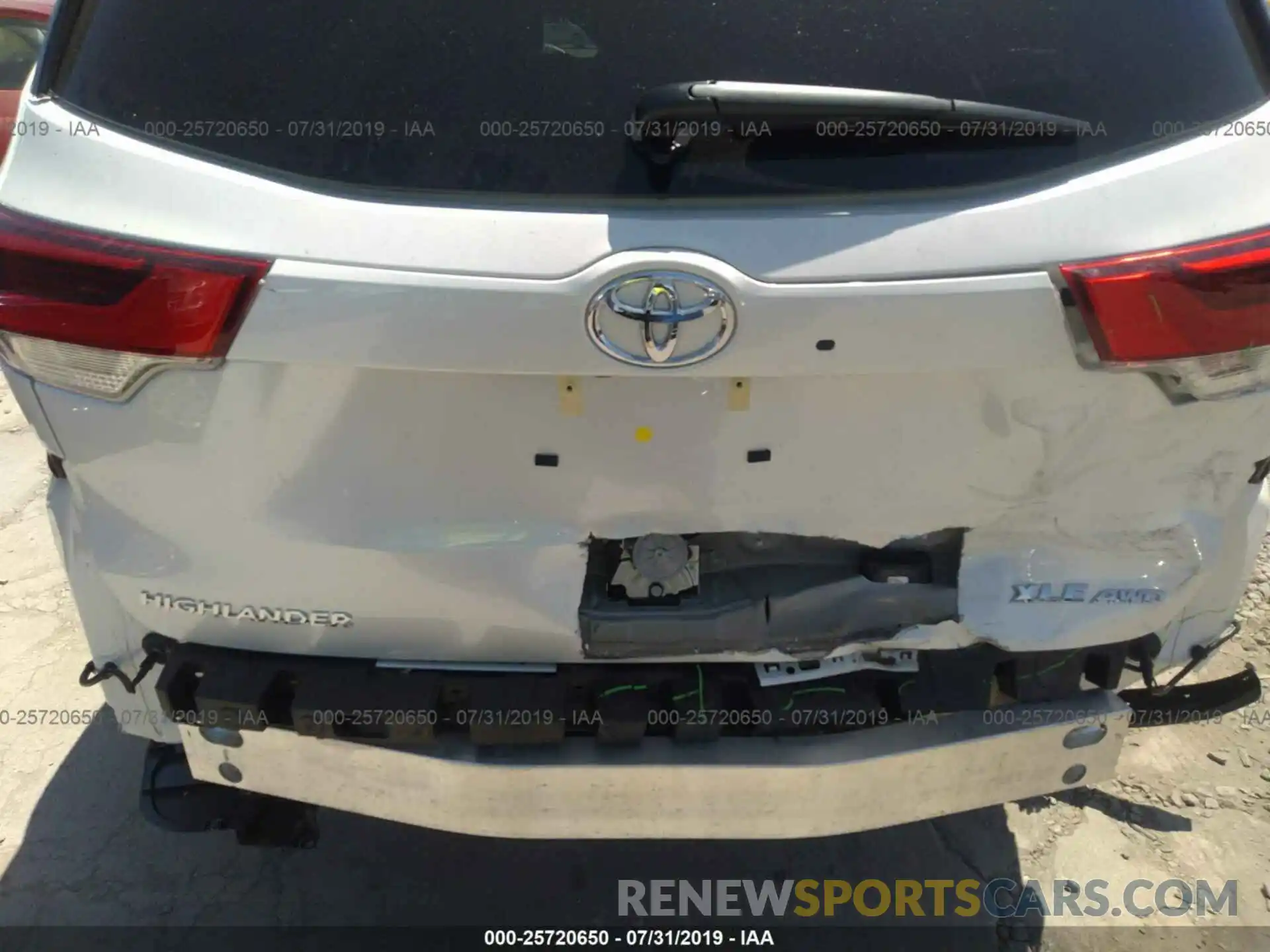 6 Photograph of a damaged car 5TDJZRFH6KS598543 TOYOTA HIGHLANDER 2019