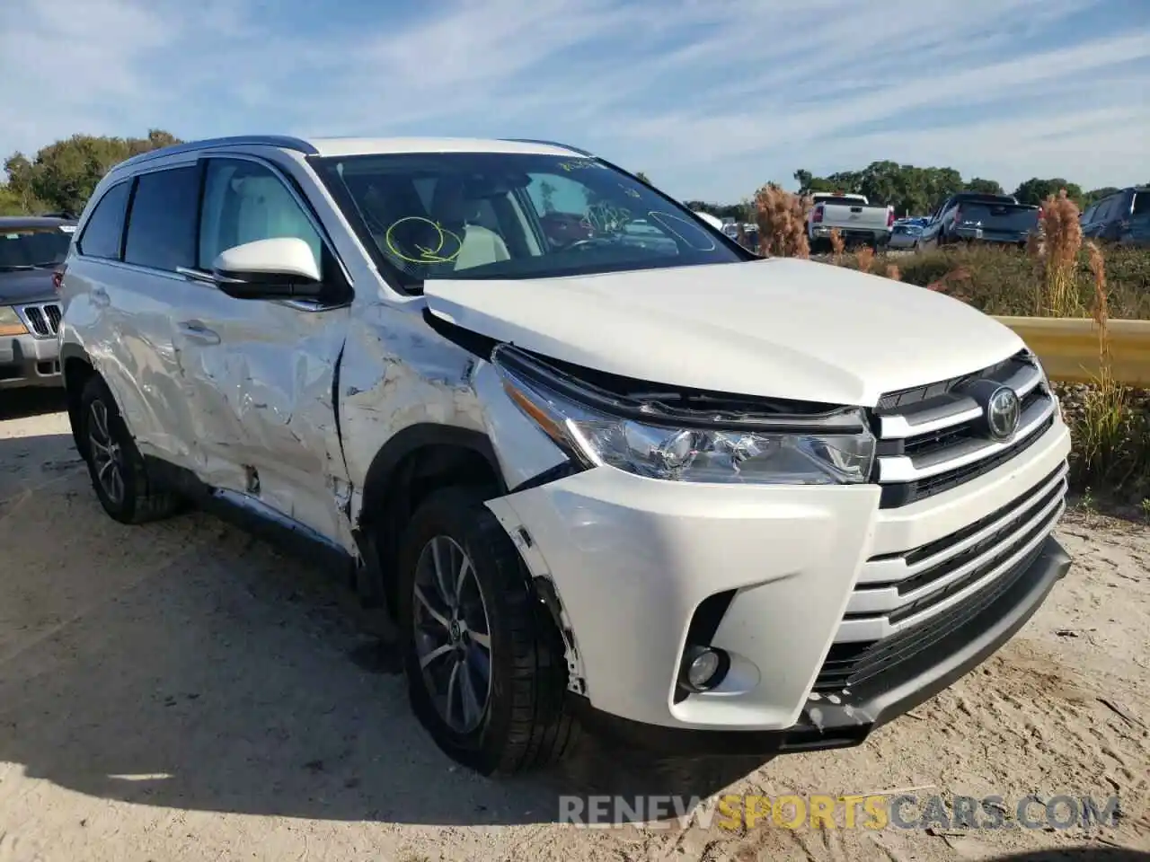 1 Photograph of a damaged car 5TDJZRFH6KS598686 TOYOTA HIGHLANDER 2019