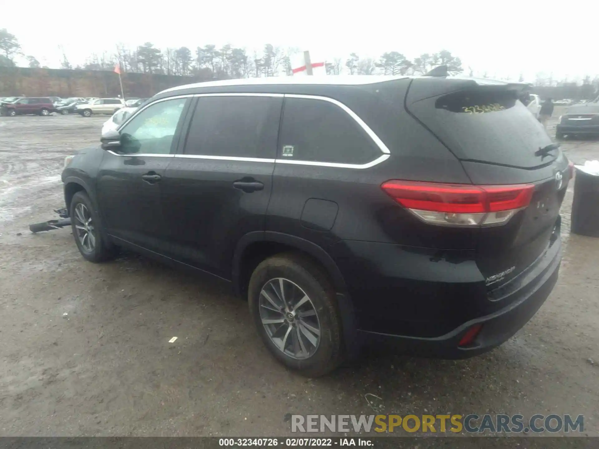 3 Photograph of a damaged car 5TDJZRFH6KS599367 TOYOTA HIGHLANDER 2019