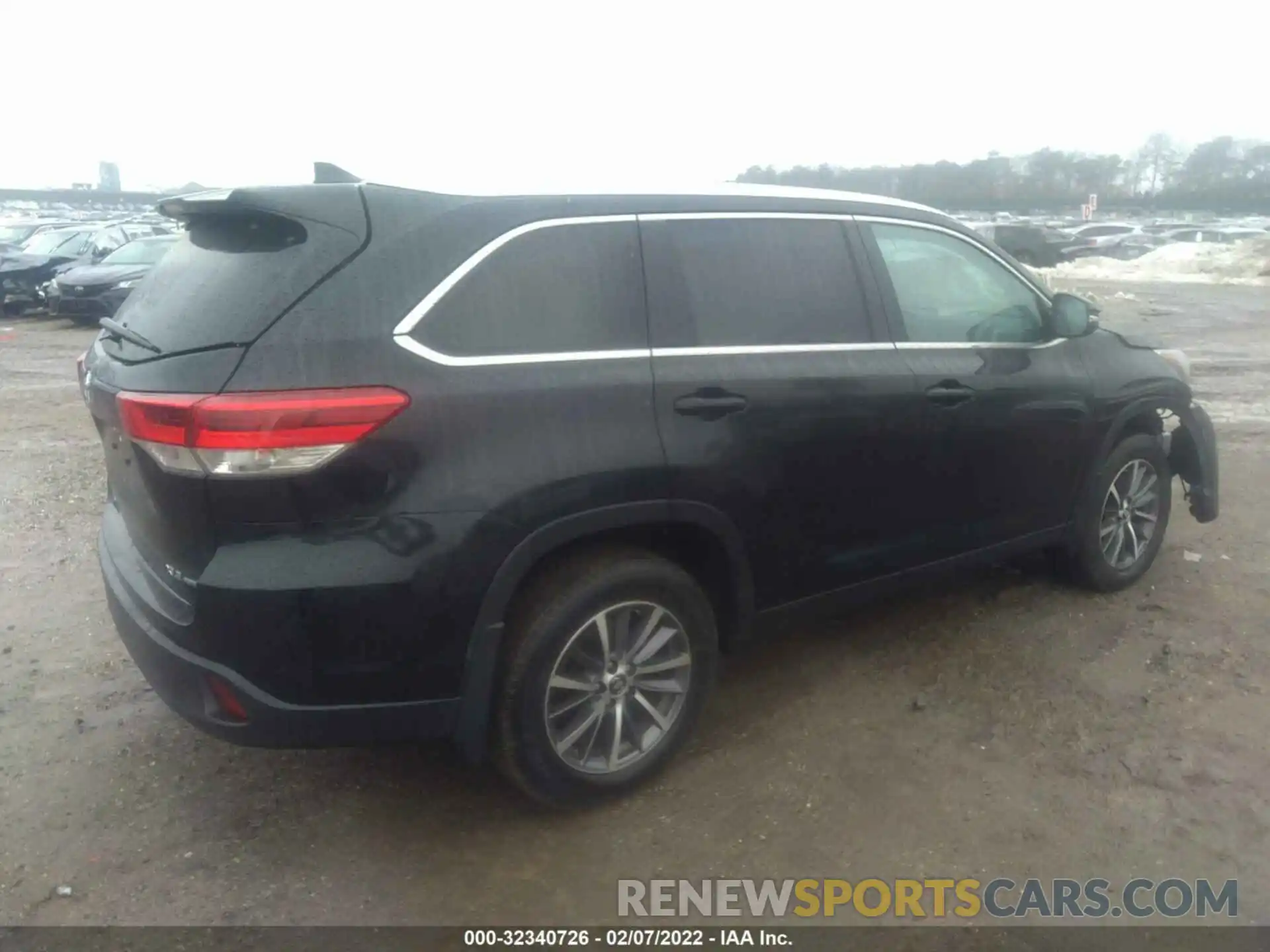 4 Photograph of a damaged car 5TDJZRFH6KS599367 TOYOTA HIGHLANDER 2019