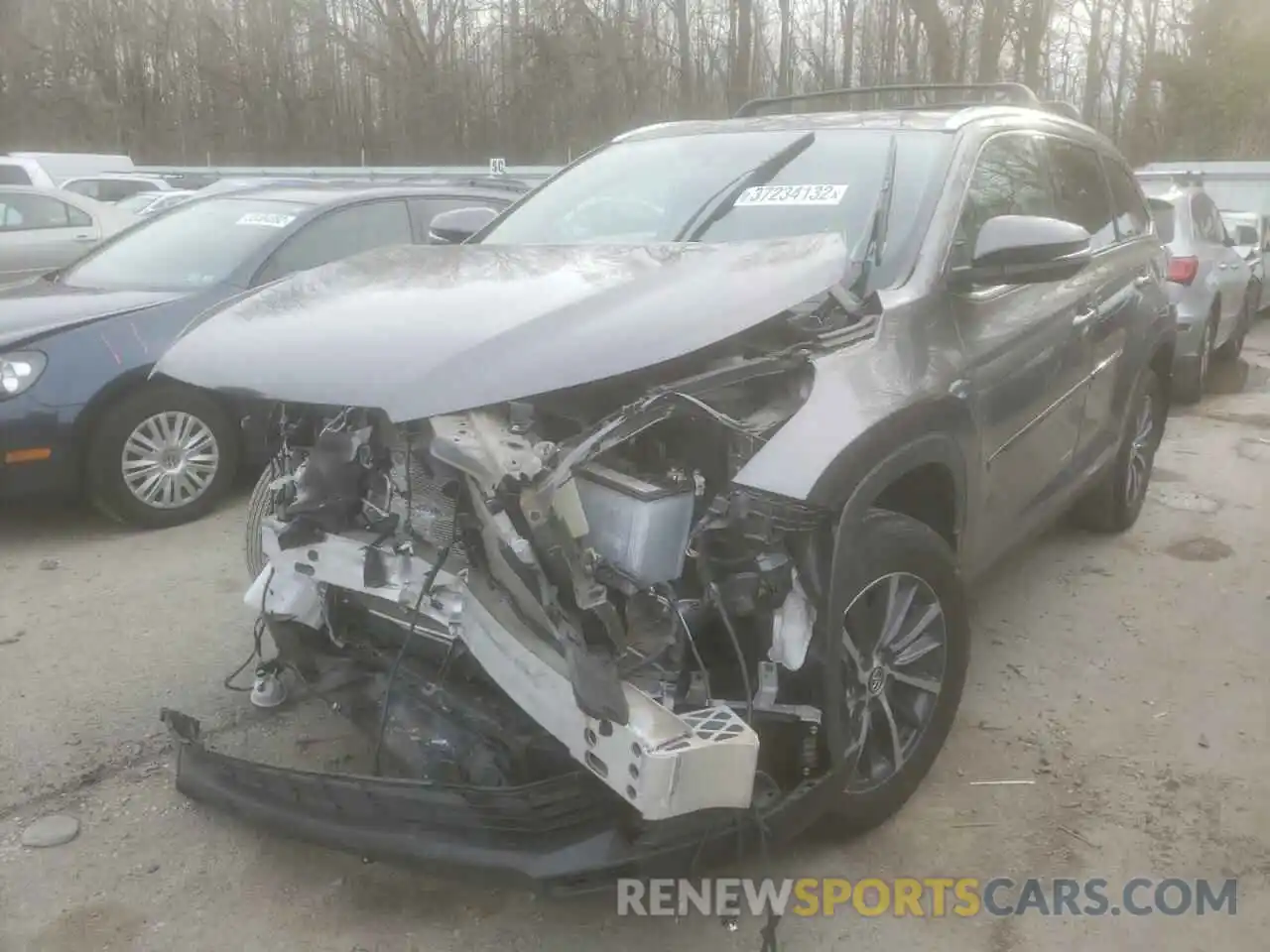 2 Photograph of a damaged car 5TDJZRFH6KS600369 TOYOTA HIGHLANDER 2019