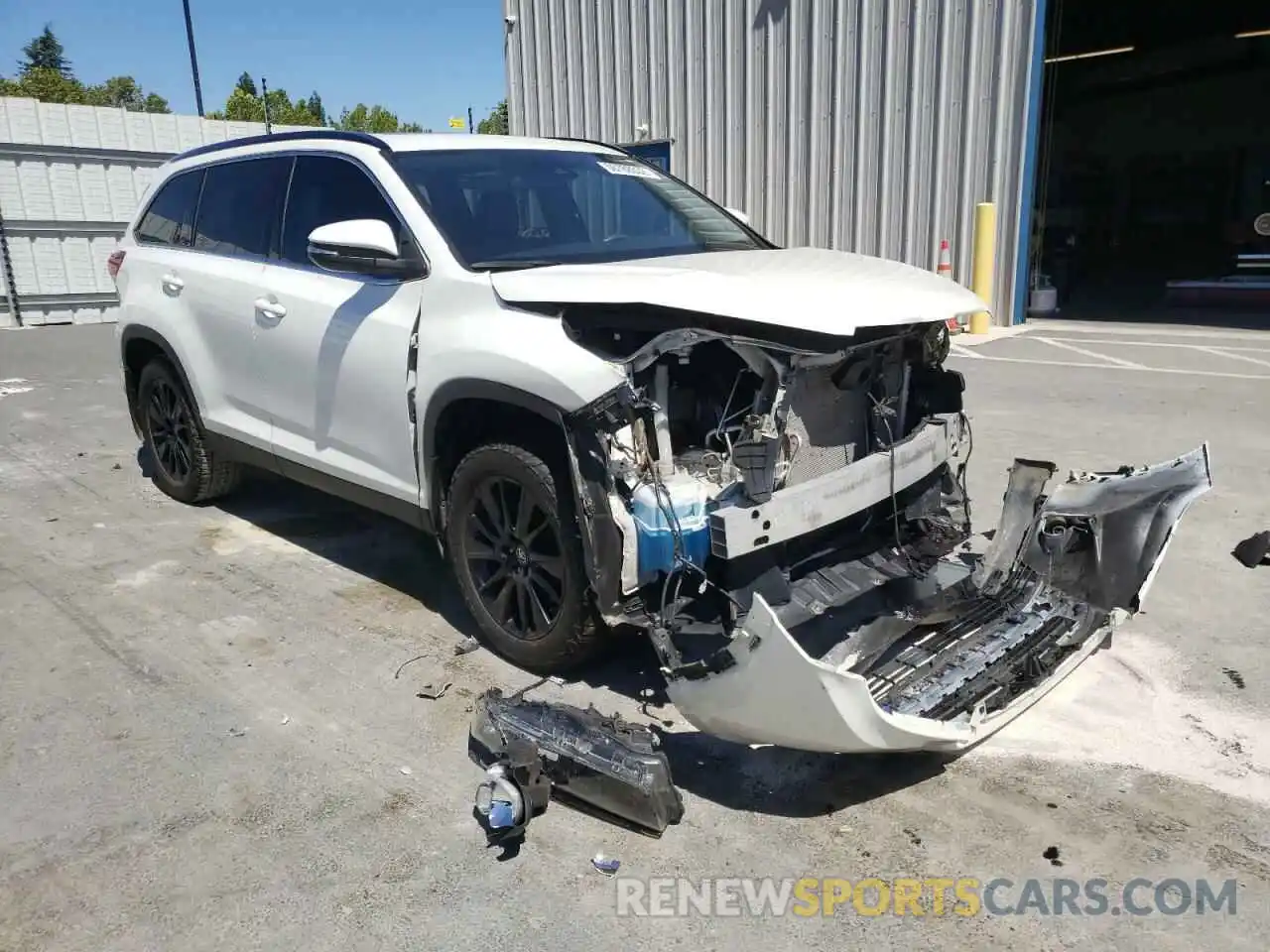 1 Photograph of a damaged car 5TDJZRFH6KS604650 TOYOTA HIGHLANDER 2019