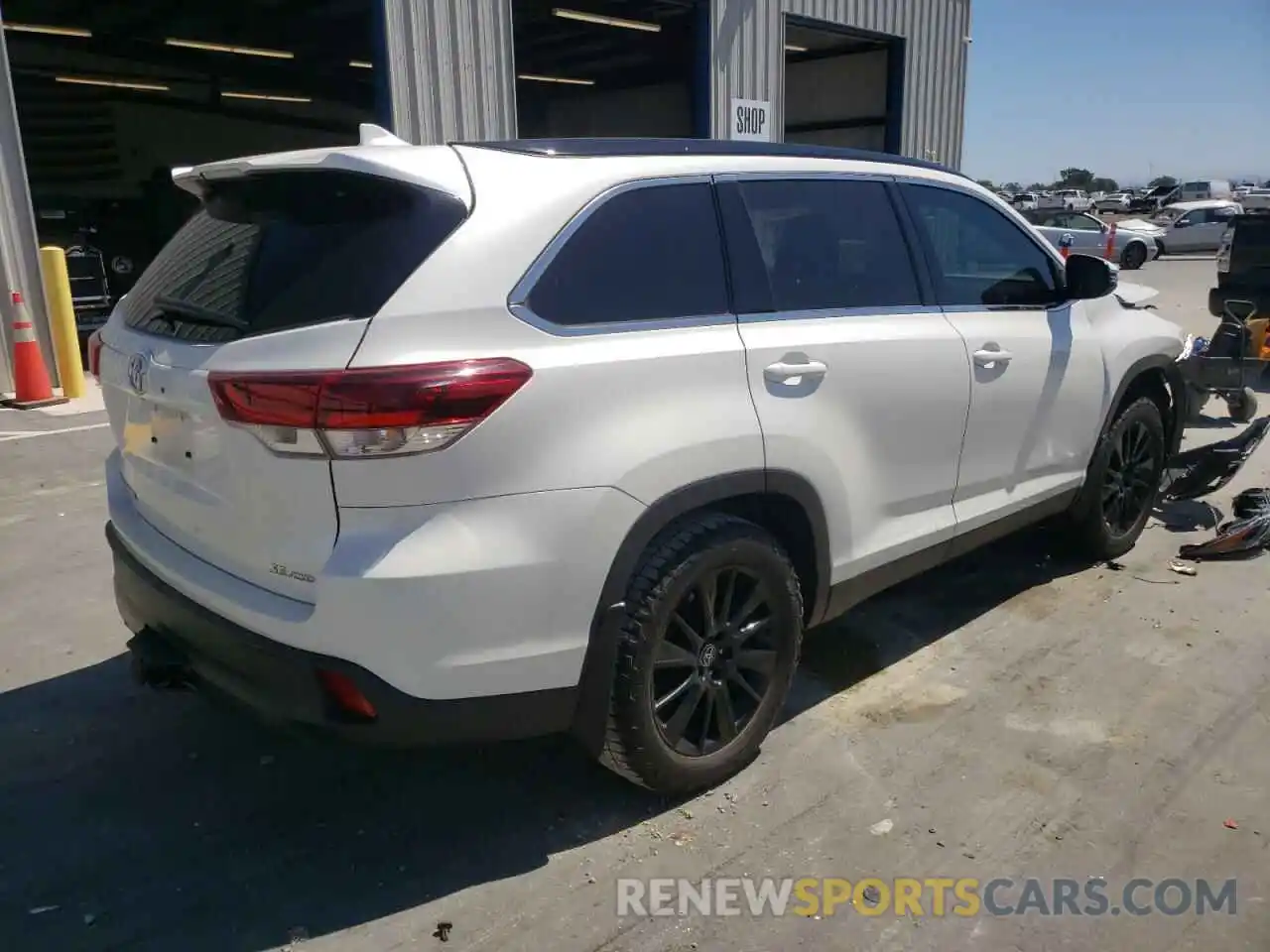 4 Photograph of a damaged car 5TDJZRFH6KS604650 TOYOTA HIGHLANDER 2019