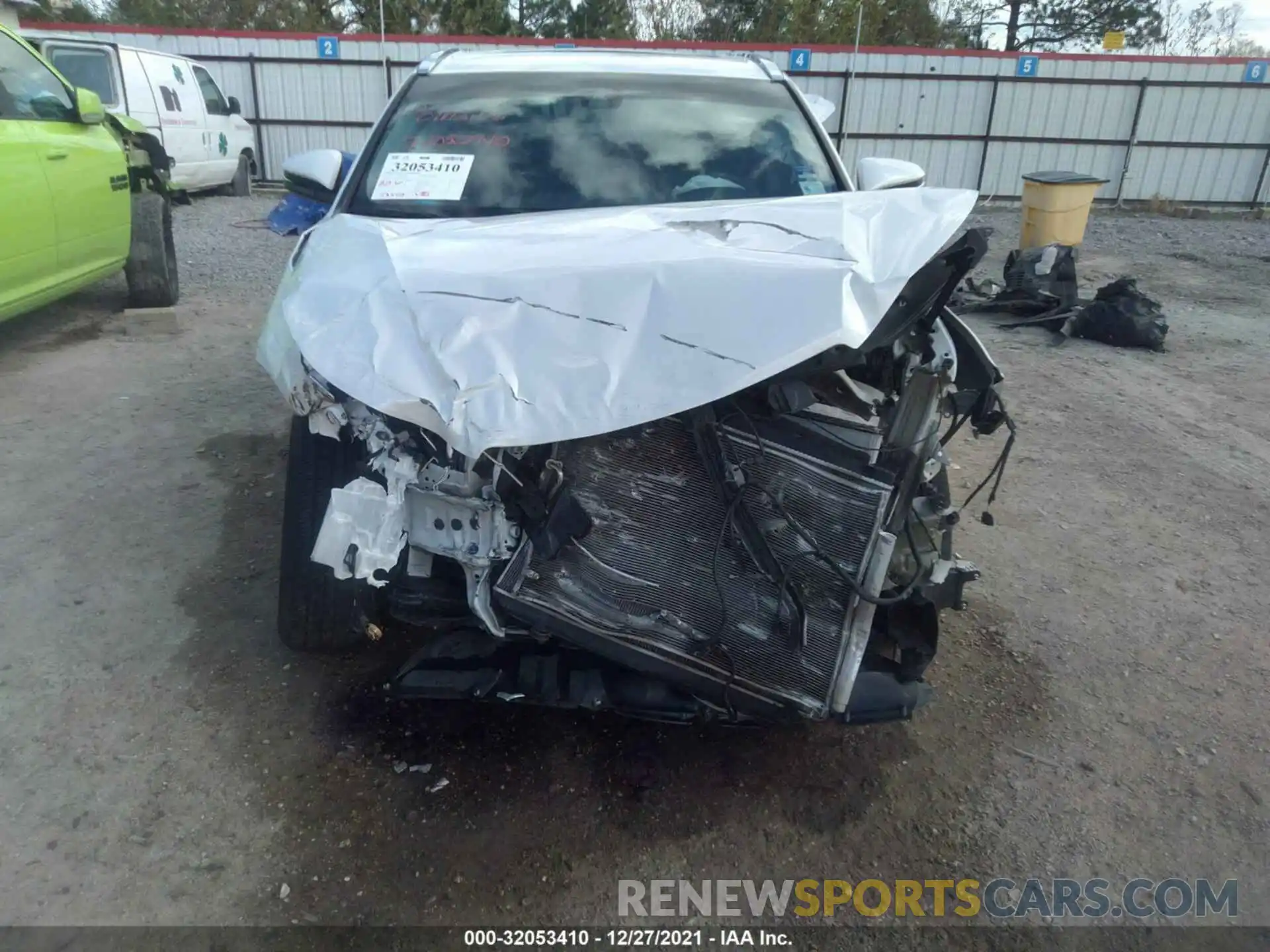 6 Photograph of a damaged car 5TDJZRFH6KS605006 TOYOTA HIGHLANDER 2019