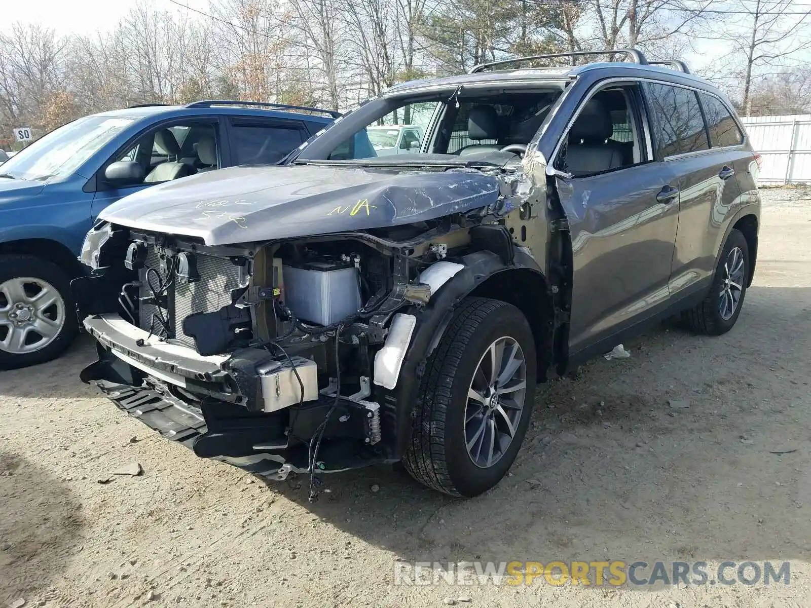 2 Photograph of a damaged car 5TDJZRFH6KS605474 TOYOTA HIGHLANDER 2019