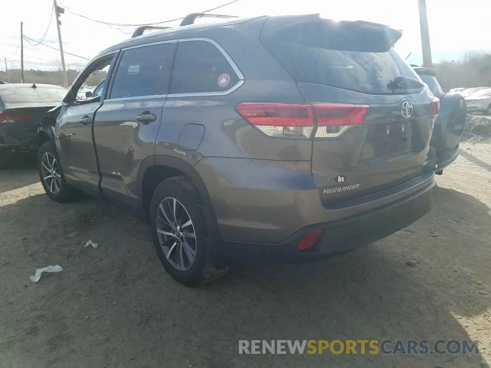 3 Photograph of a damaged car 5TDJZRFH6KS605474 TOYOTA HIGHLANDER 2019