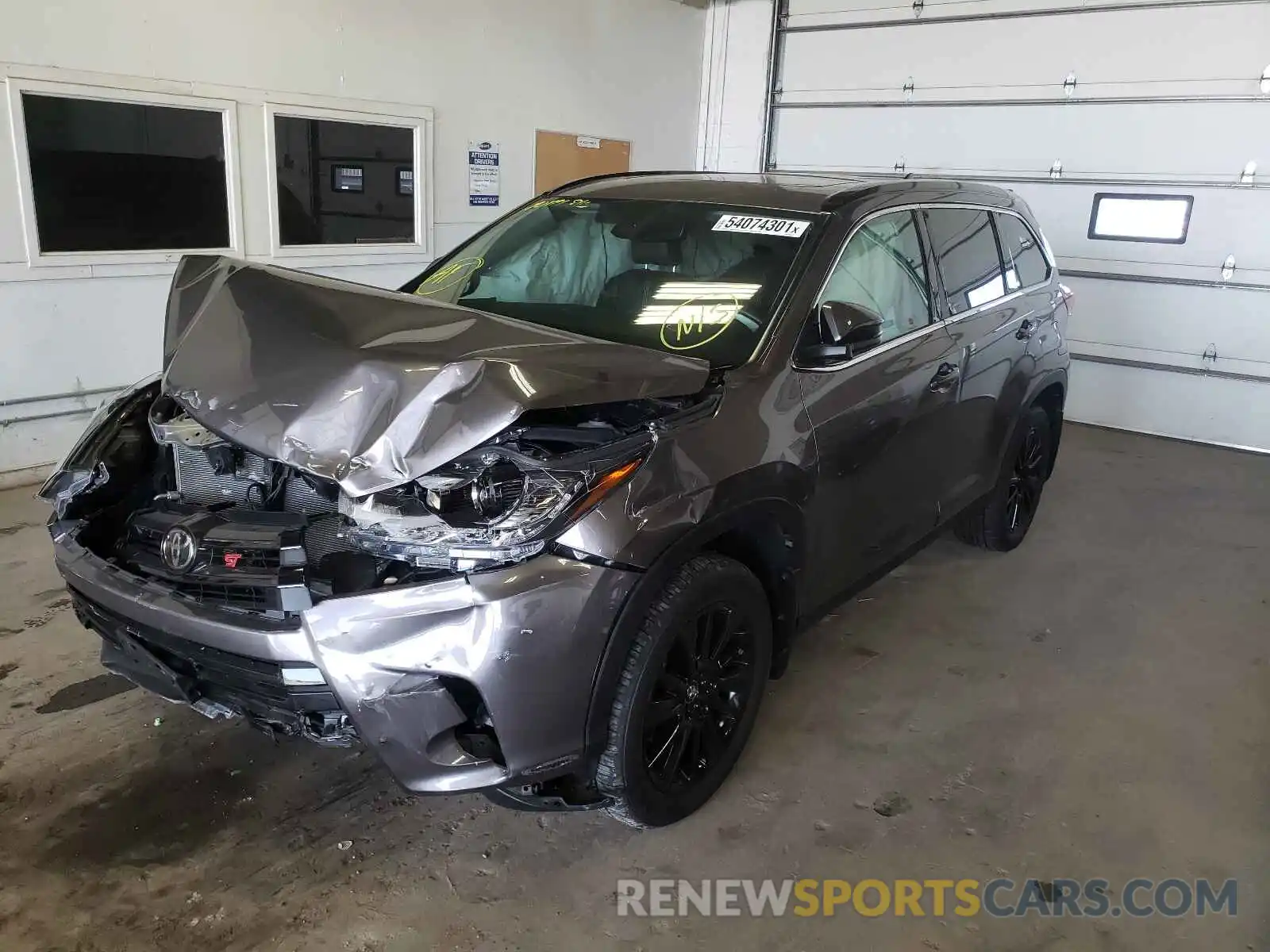 2 Photograph of a damaged car 5TDJZRFH6KS608407 TOYOTA HIGHLANDER 2019