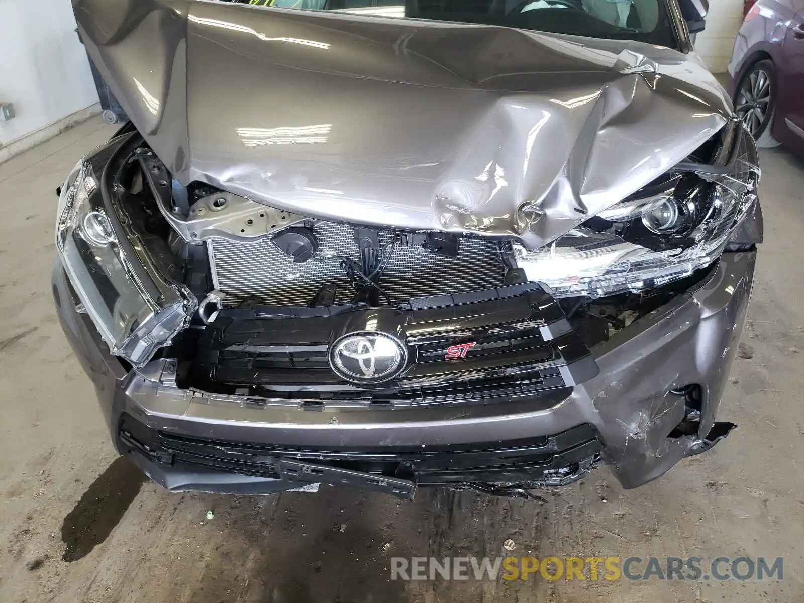 9 Photograph of a damaged car 5TDJZRFH6KS608407 TOYOTA HIGHLANDER 2019