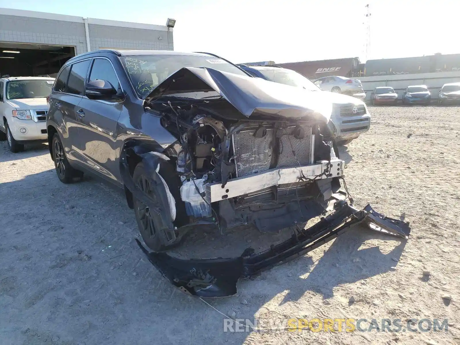 1 Photograph of a damaged car 5TDJZRFH6KS608813 TOYOTA HIGHLANDER 2019