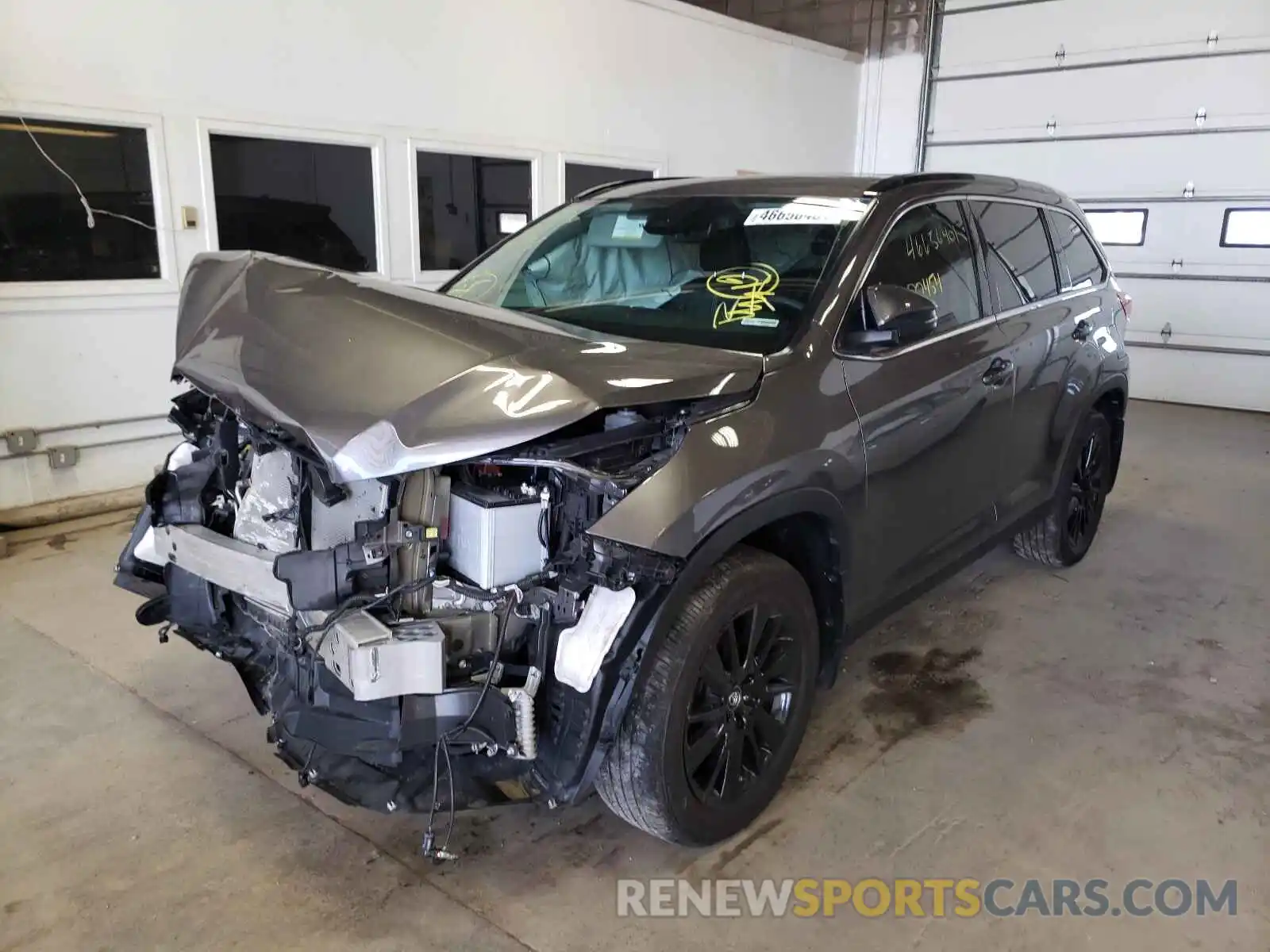 2 Photograph of a damaged car 5TDJZRFH6KS608813 TOYOTA HIGHLANDER 2019