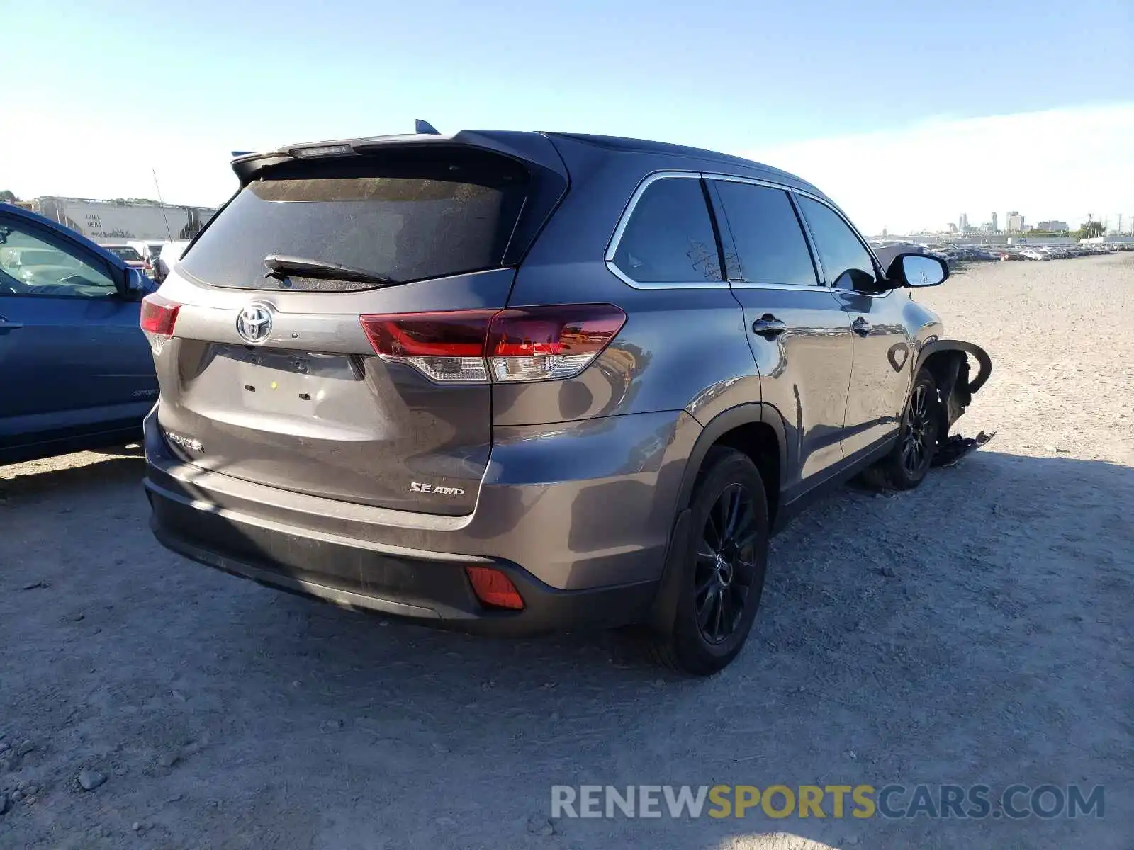 4 Photograph of a damaged car 5TDJZRFH6KS608813 TOYOTA HIGHLANDER 2019