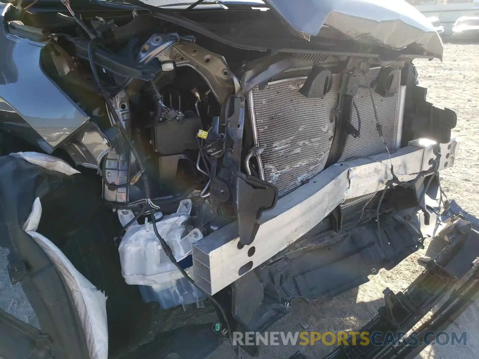 9 Photograph of a damaged car 5TDJZRFH6KS608813 TOYOTA HIGHLANDER 2019