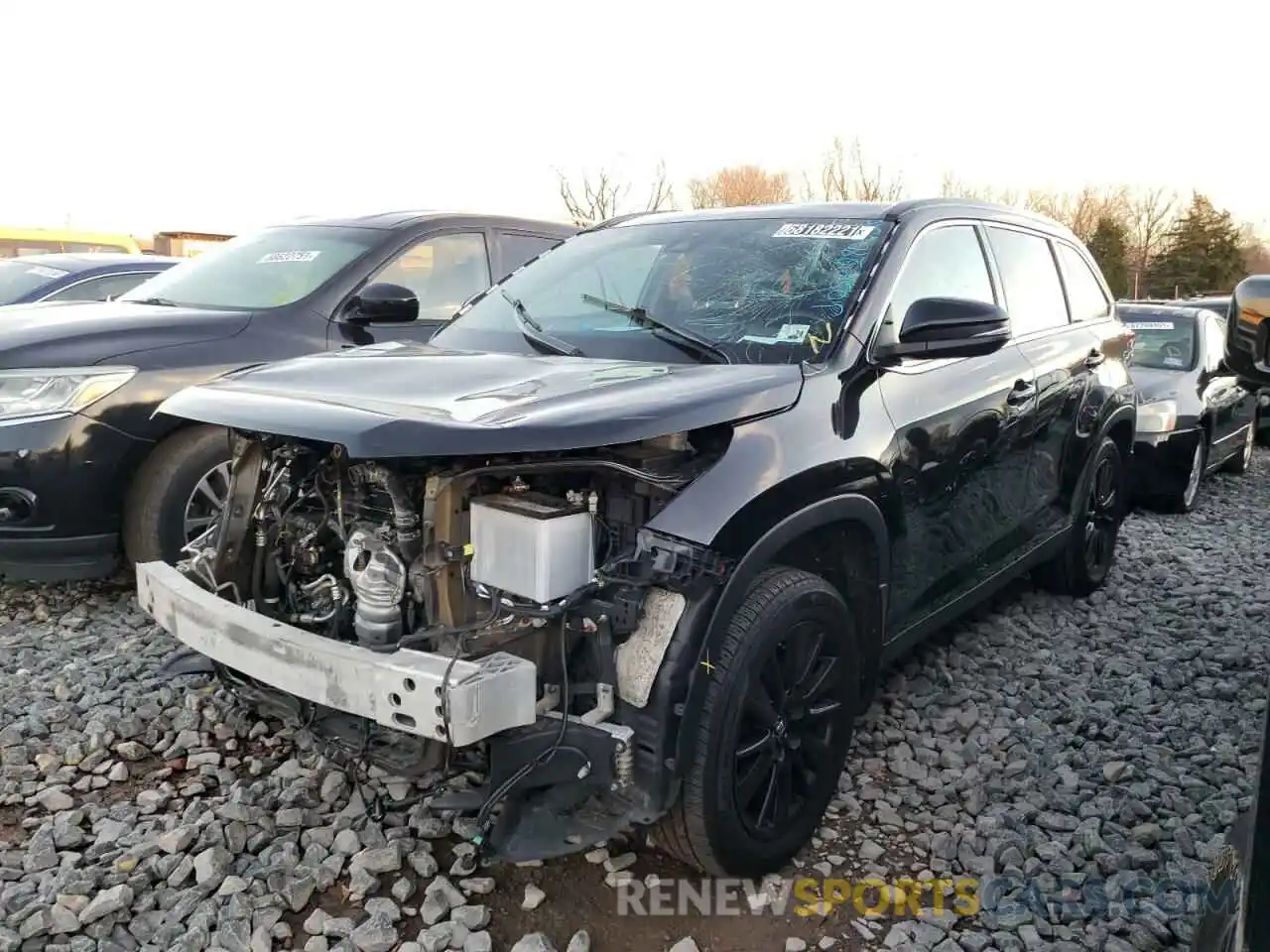 2 Photograph of a damaged car 5TDJZRFH6KS609783 TOYOTA HIGHLANDER 2019