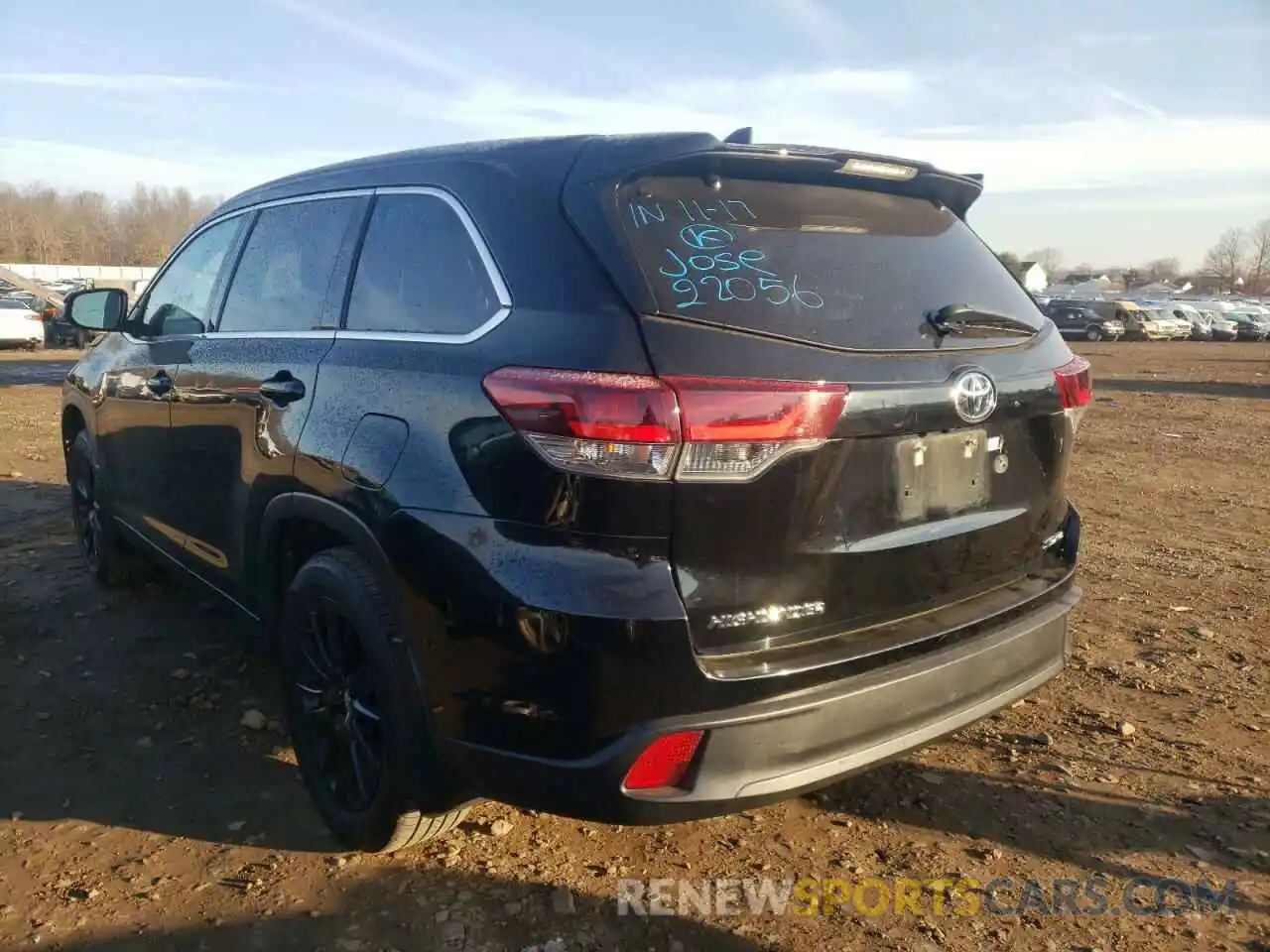 3 Photograph of a damaged car 5TDJZRFH6KS609783 TOYOTA HIGHLANDER 2019