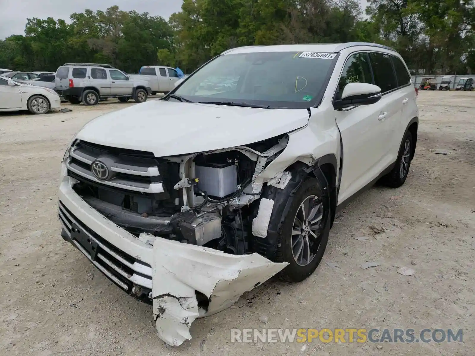 2 Photograph of a damaged car 5TDJZRFH6KS610027 TOYOTA HIGHLANDER 2019