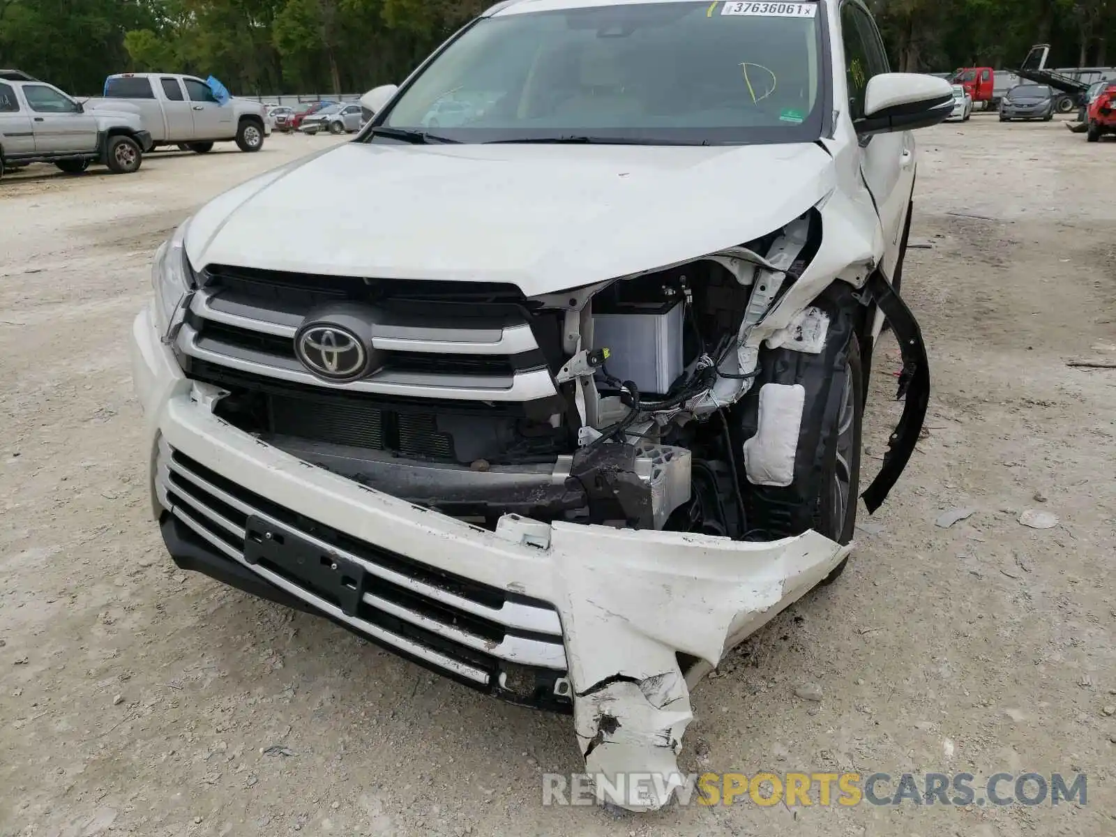 9 Photograph of a damaged car 5TDJZRFH6KS610027 TOYOTA HIGHLANDER 2019