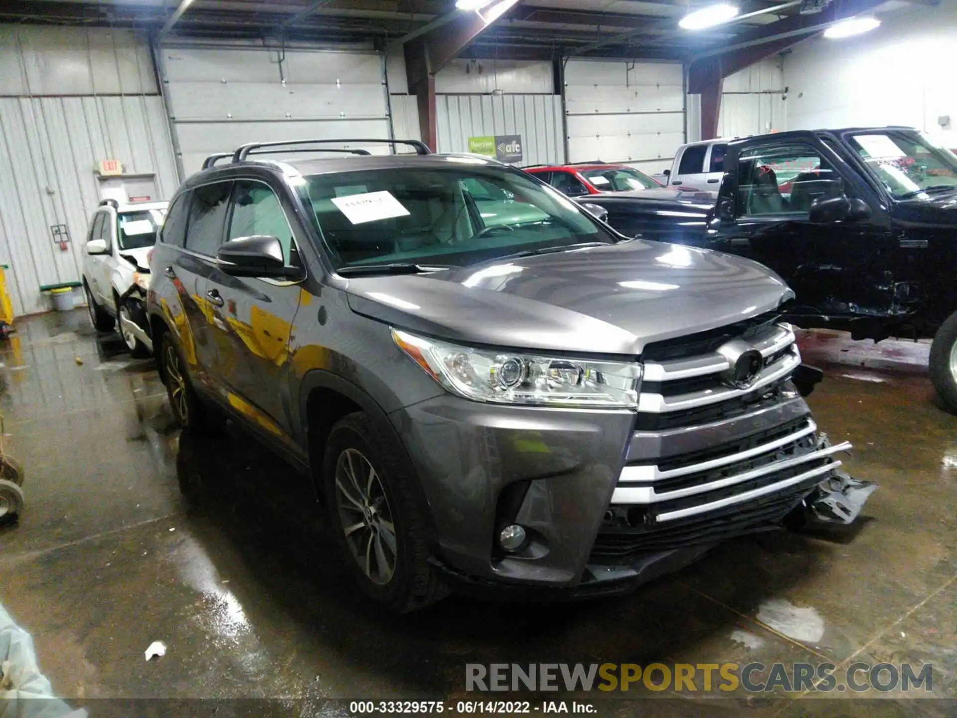 1 Photograph of a damaged car 5TDJZRFH6KS610156 TOYOTA HIGHLANDER 2019