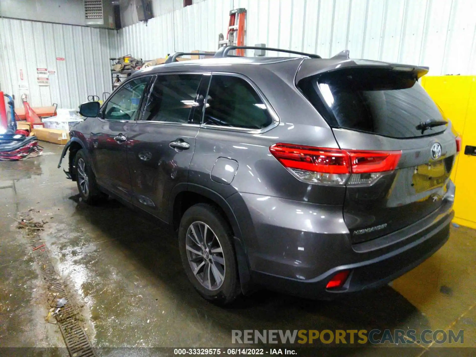 3 Photograph of a damaged car 5TDJZRFH6KS610156 TOYOTA HIGHLANDER 2019