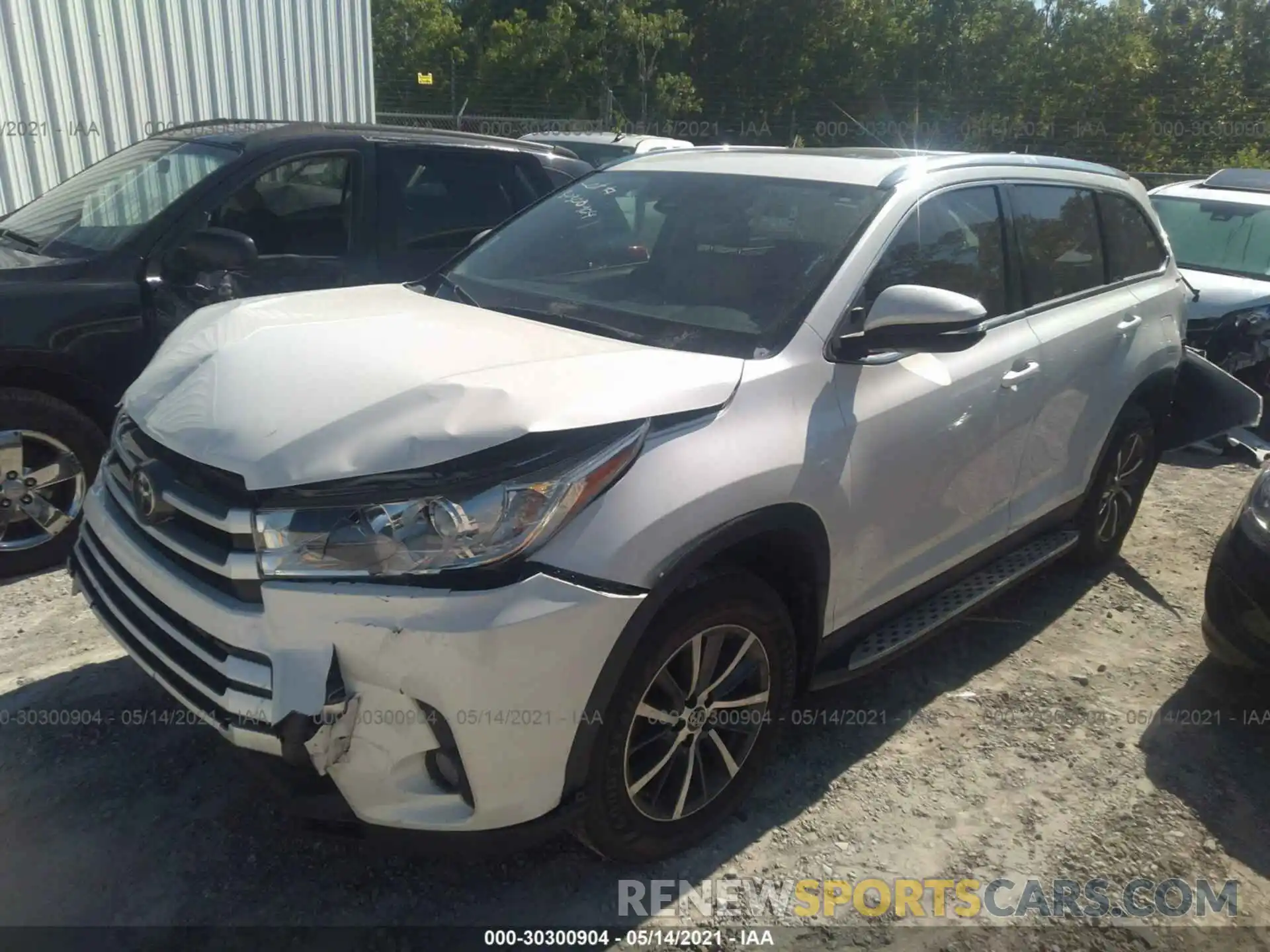 2 Photograph of a damaged car 5TDJZRFH6KS611856 TOYOTA HIGHLANDER 2019