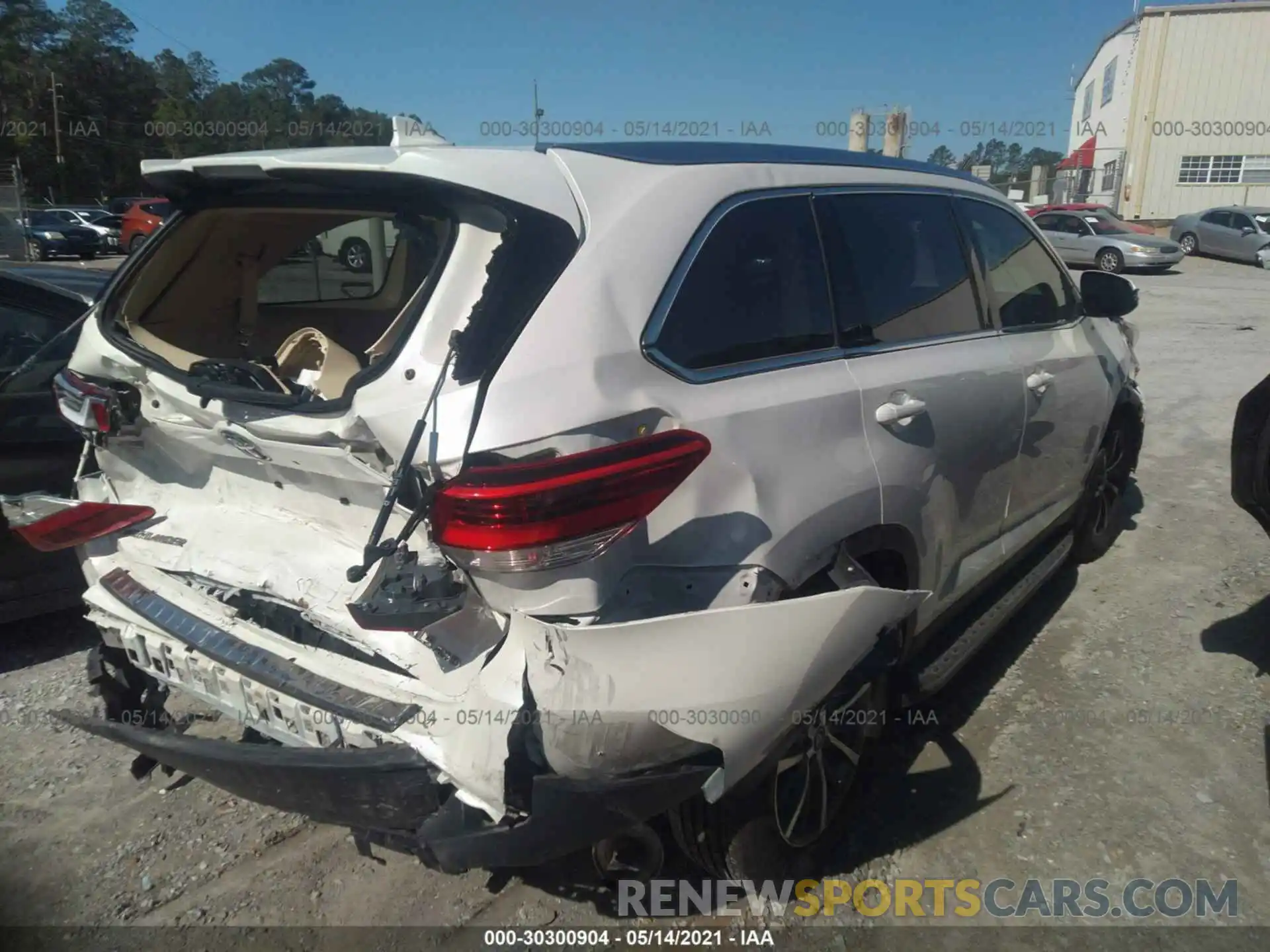 4 Photograph of a damaged car 5TDJZRFH6KS611856 TOYOTA HIGHLANDER 2019