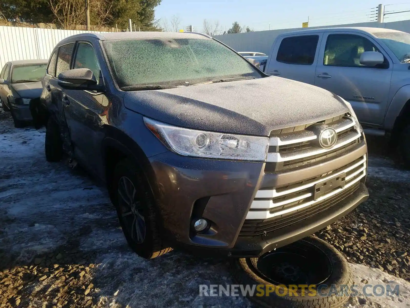 1 Photograph of a damaged car 5TDJZRFH6KS612067 TOYOTA HIGHLANDER 2019