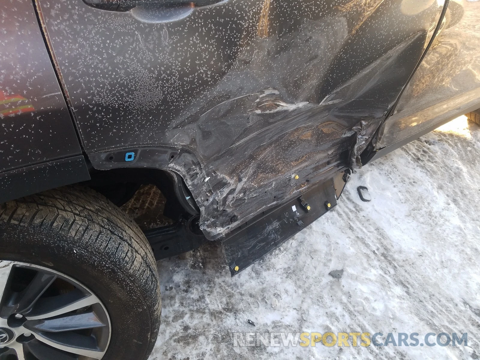 9 Photograph of a damaged car 5TDJZRFH6KS612067 TOYOTA HIGHLANDER 2019