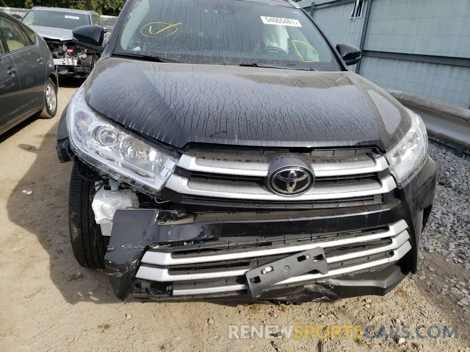 9 Photograph of a damaged car 5TDJZRFH6KS612134 TOYOTA HIGHLANDER 2019