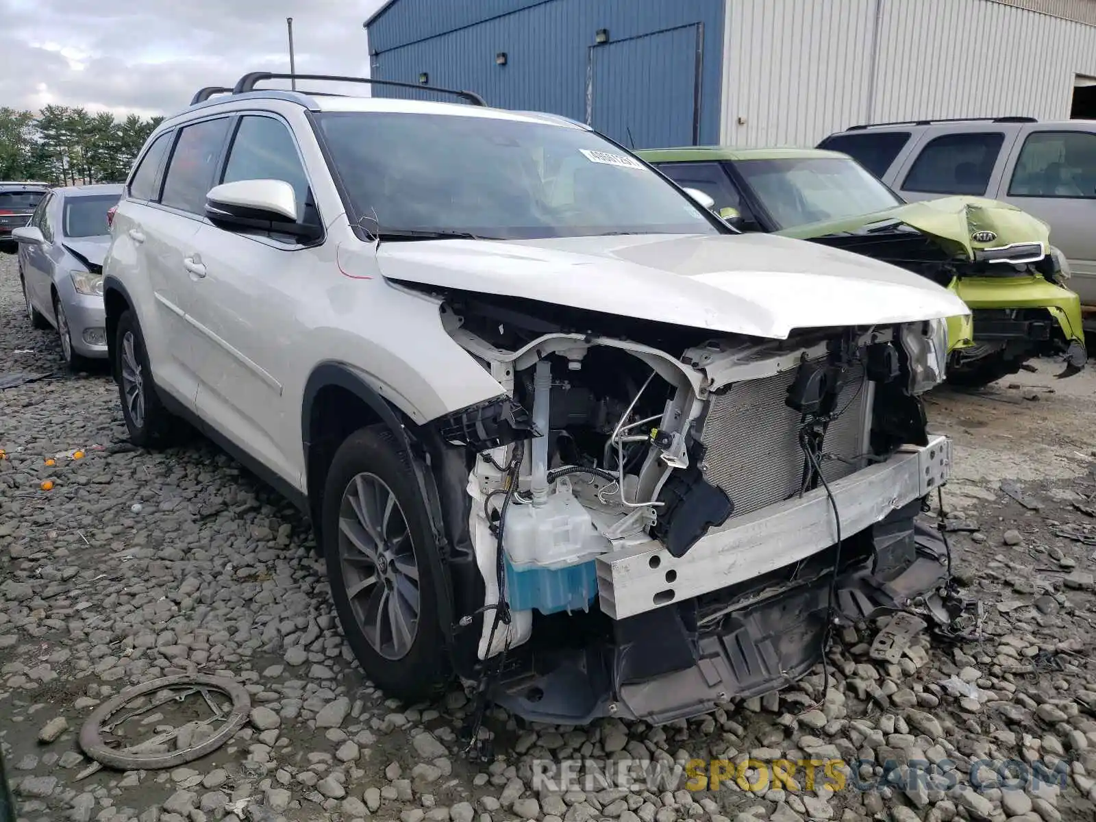 1 Photograph of a damaged car 5TDJZRFH6KS613946 TOYOTA HIGHLANDER 2019