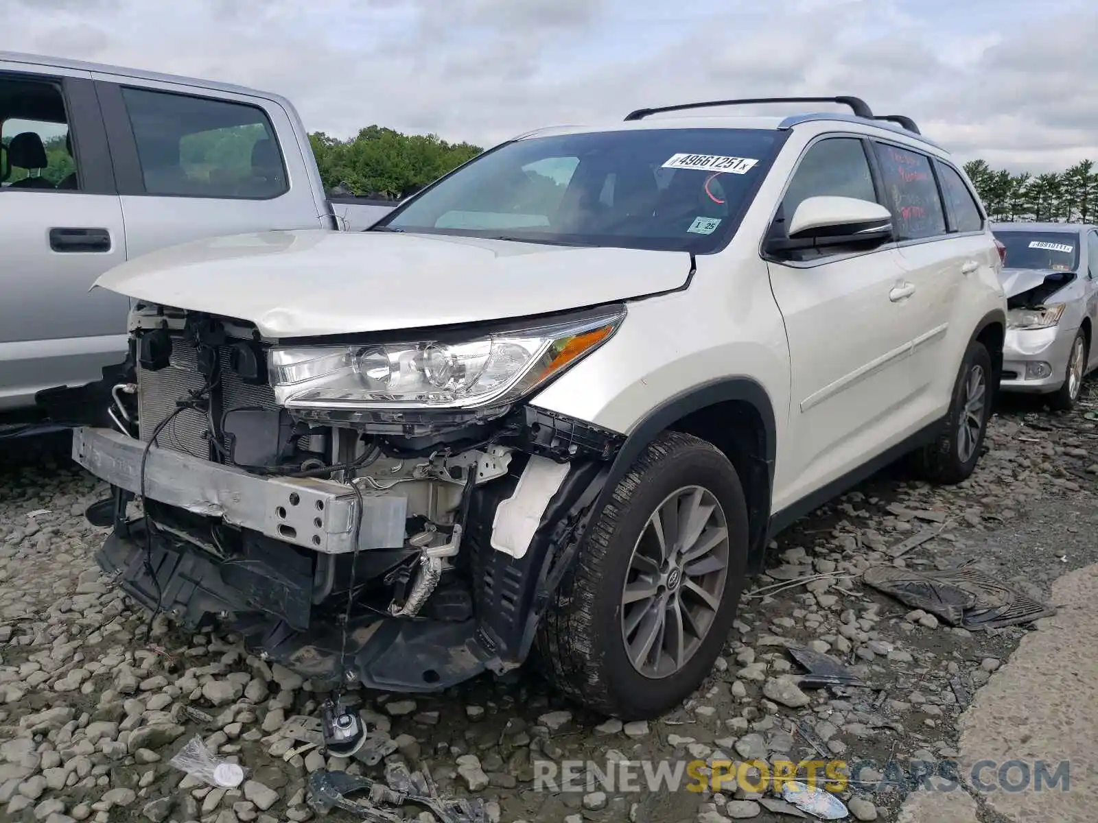 2 Photograph of a damaged car 5TDJZRFH6KS613946 TOYOTA HIGHLANDER 2019