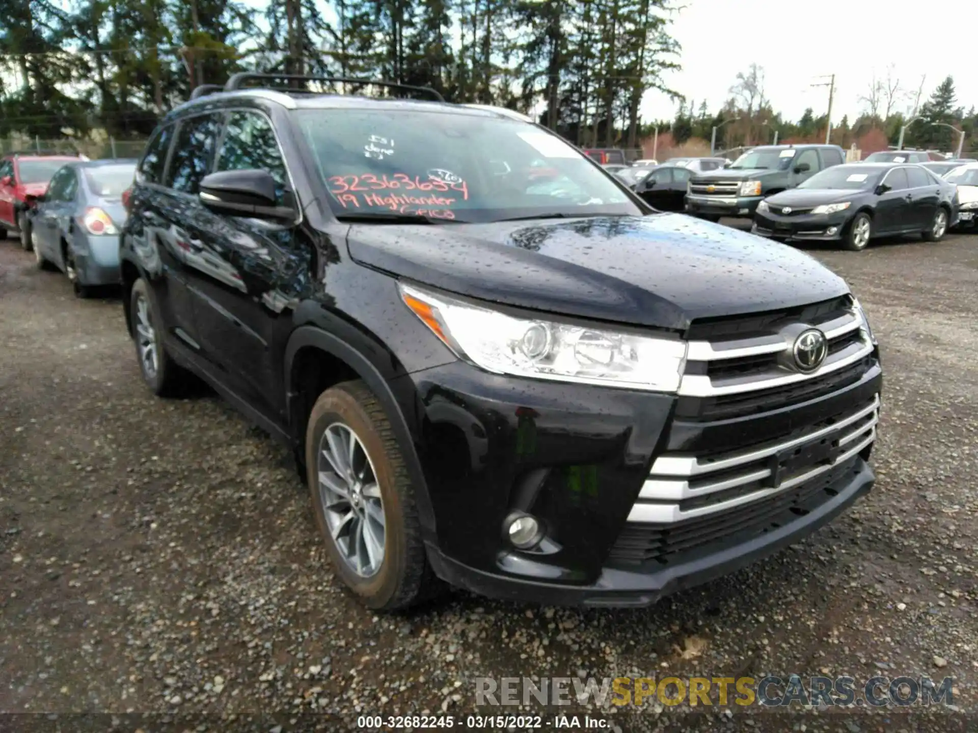 1 Photograph of a damaged car 5TDJZRFH6KS614997 TOYOTA HIGHLANDER 2019