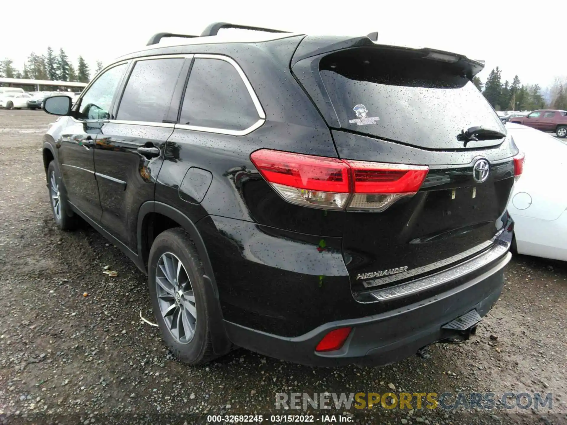 3 Photograph of a damaged car 5TDJZRFH6KS614997 TOYOTA HIGHLANDER 2019