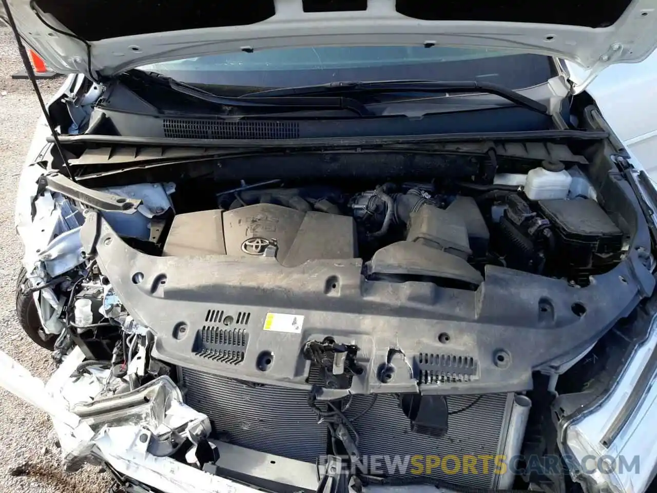 7 Photograph of a damaged car 5TDJZRFH6KS617317 TOYOTA HIGHLANDER 2019