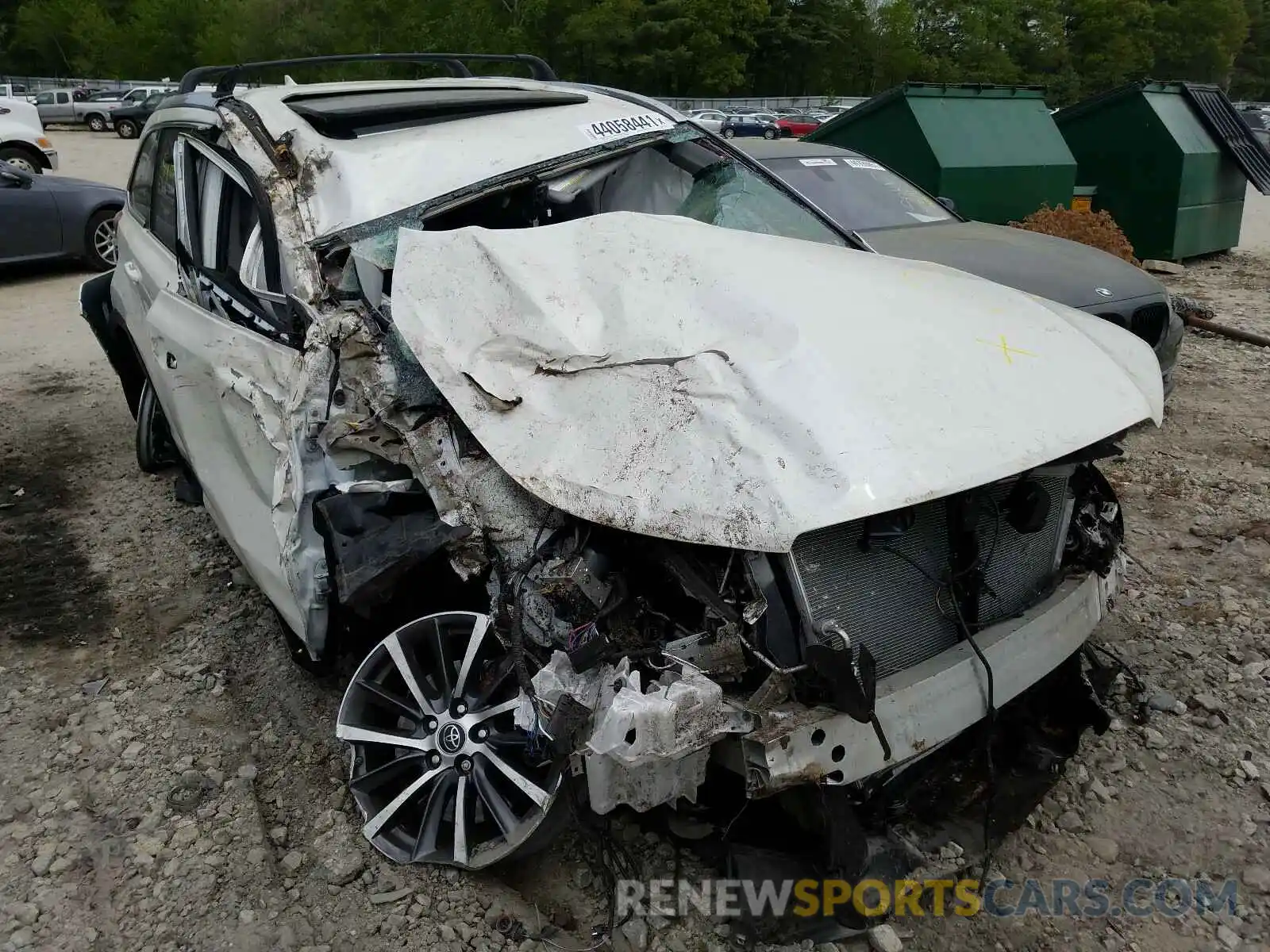 1 Photograph of a damaged car 5TDJZRFH6KS617348 TOYOTA HIGHLANDER 2019