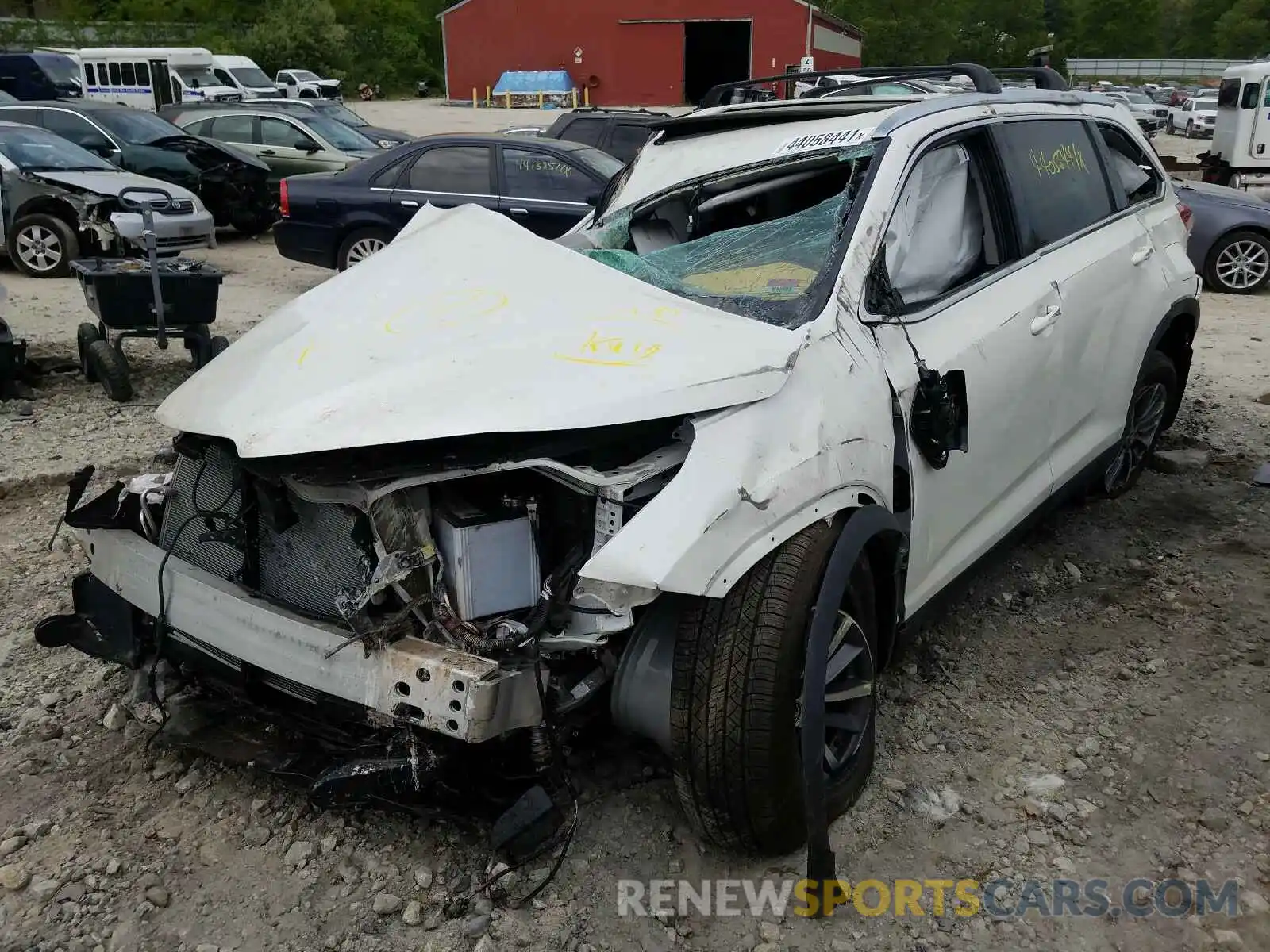 2 Photograph of a damaged car 5TDJZRFH6KS617348 TOYOTA HIGHLANDER 2019