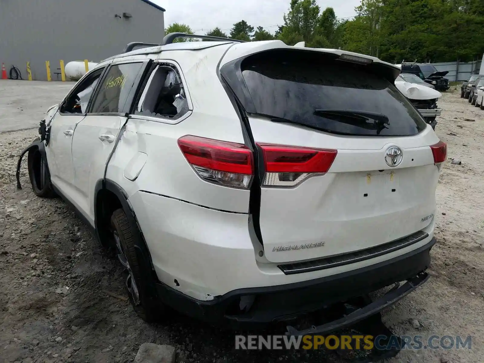 3 Photograph of a damaged car 5TDJZRFH6KS617348 TOYOTA HIGHLANDER 2019