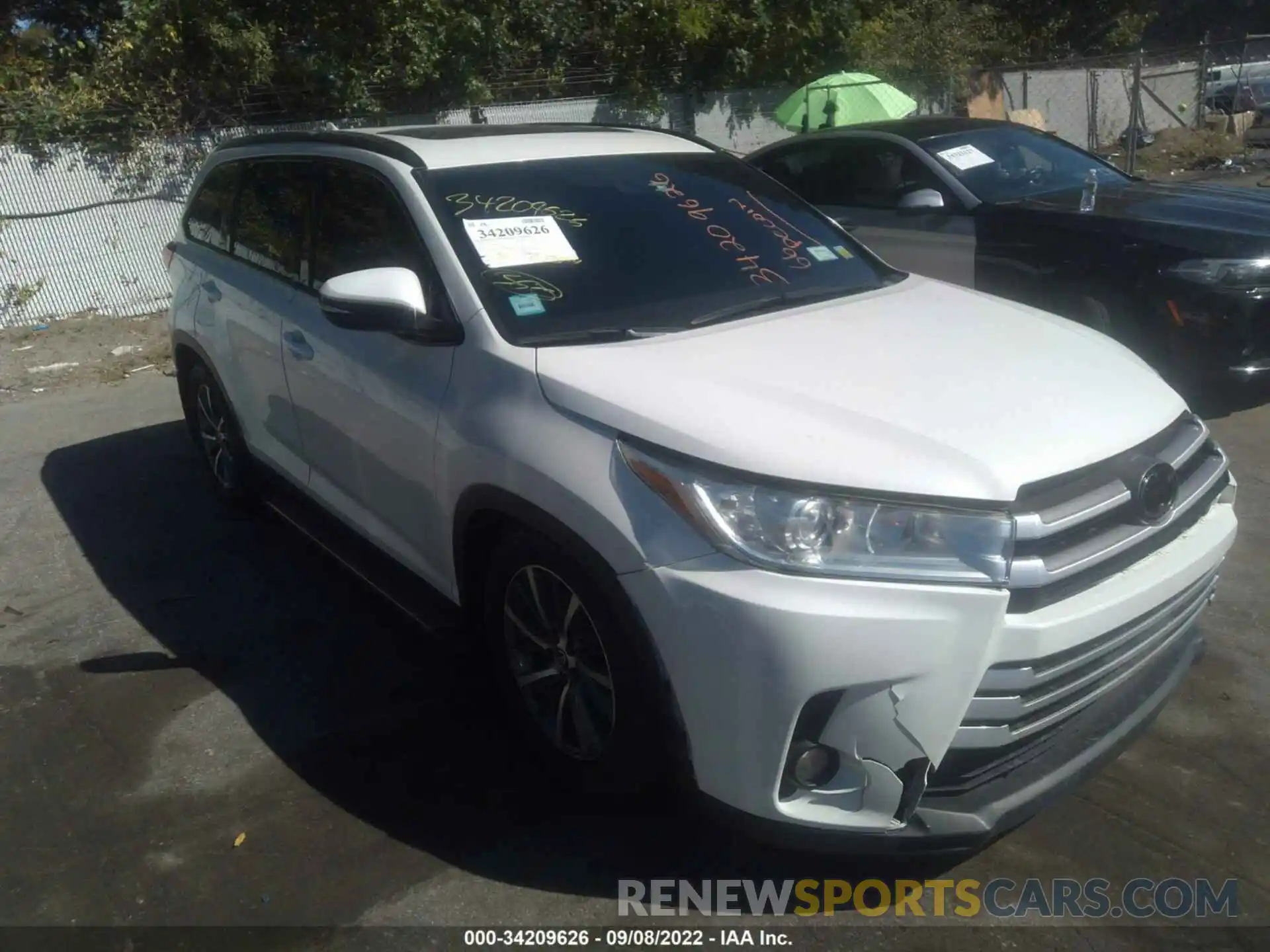 1 Photograph of a damaged car 5TDJZRFH6KS618130 TOYOTA HIGHLANDER 2019