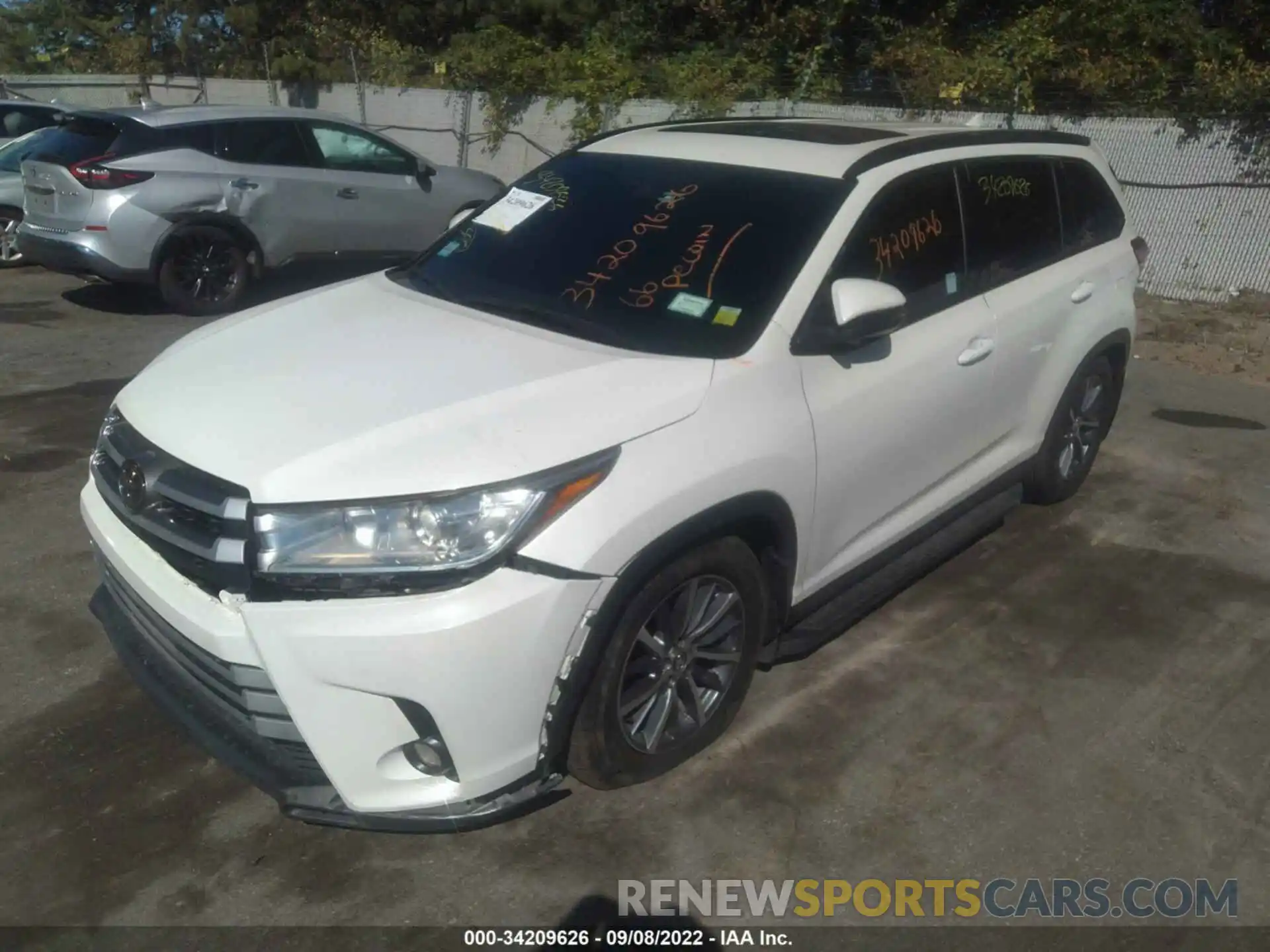 2 Photograph of a damaged car 5TDJZRFH6KS618130 TOYOTA HIGHLANDER 2019